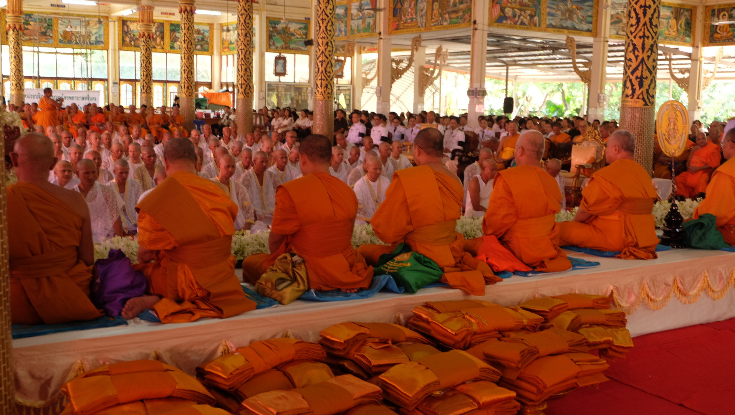 #สุโขทัย ดินแดนแห่งความสุข #วันที่ 28 พฤศจิกายน  2559 นายสุวิน  พึ่งเงิน พัฒนาการจังหวัดสุโขทัย พร้อมด้วยข้าราชการสังกัดสำนักงานพัฒนาชุมชนจังหวัดสุโขทัย  ร่วมในพิธีอุปสมบทหมู่ 89 รูป เพื่อถวายเป็นพระราชกุศล แด่พระบาทสมเด็จพระปรมินทรมหาภูมิพลอดุลยเดช ในพิ