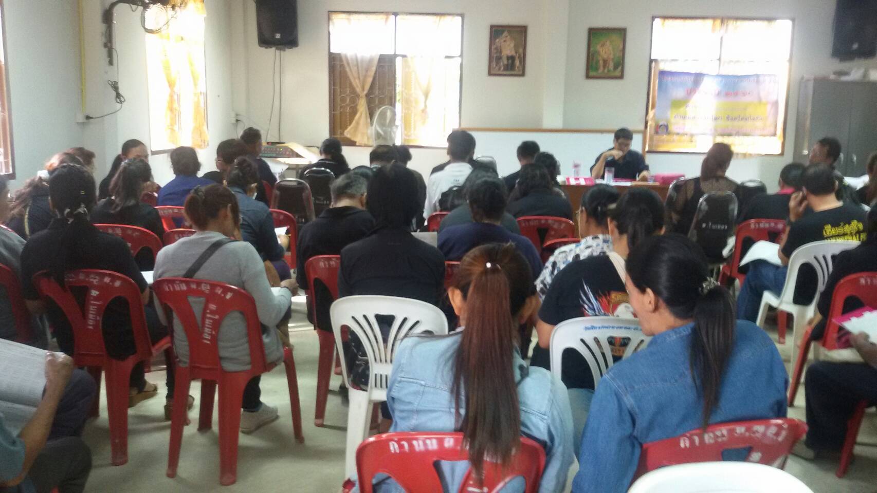 #สุโขทัย ดินแดนแห่งความสุข #วันที่ 28 พฤศจิกายน  2559 สำนักงานพัฒนาชุมชนอำเภอสวรรคโลก จังหวัดสุโขทัย ได้ประชุมชี้แจงการบริหารการจัดเก็บข้อมูล จปฐ.และข้อมูล กชช.2ค ปี  2560ให้แก่คณะทำงานบริหารการจัดเก็บข้อมูล ระดับตำบลของตำบลในเมือง                     อ