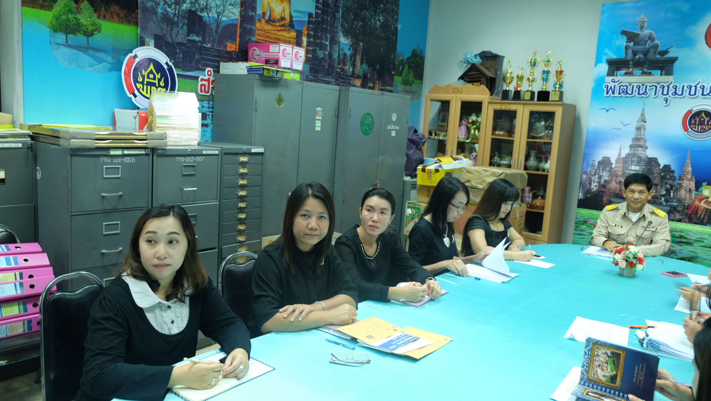 #สุโขทัย ดินแดนแห่งความสุข #วันที่ 29 พฤศจิกายน  2559 เวลา 09.30 น. นายสุวิน  พึ่งเงิน  พัฒนาการจังหวัดสุโขทัย พร้อมด้วยหัวหน้ากลุ่มงาน/ฝ่าย และเจ้าหน้าที่พัฒนาชุมชน  ได้รับฟังการประชุมกรมการพัฒนาชุมชนผ่านวีดีทัศน์ทางไกล ณ ห้องประชุมสำนักงานพัฒนาชุมชนจัง