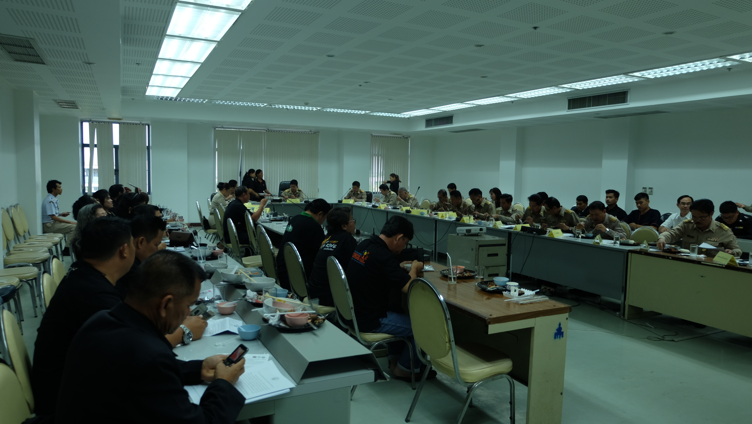 #สุโขทัย ดินแดนแห่งความสุข #วันที่ 29 พฤศจิกายน  2559   นายสุวิน  พึ่งเงิน  พัฒนาการจังหวัดสุโขทัย ได้เข้าประชุมจังหวัดสุโขทัยพบสื่อมวลชน        ณ ห้องประชุมศาลากลางจังหวัดสุโขทัย ชั้น 4 โดยมีนายปิติ  แก้วสลับสี ผู้ว่าราชการจังหวัดสุโขทัย เป็นประธานในการ