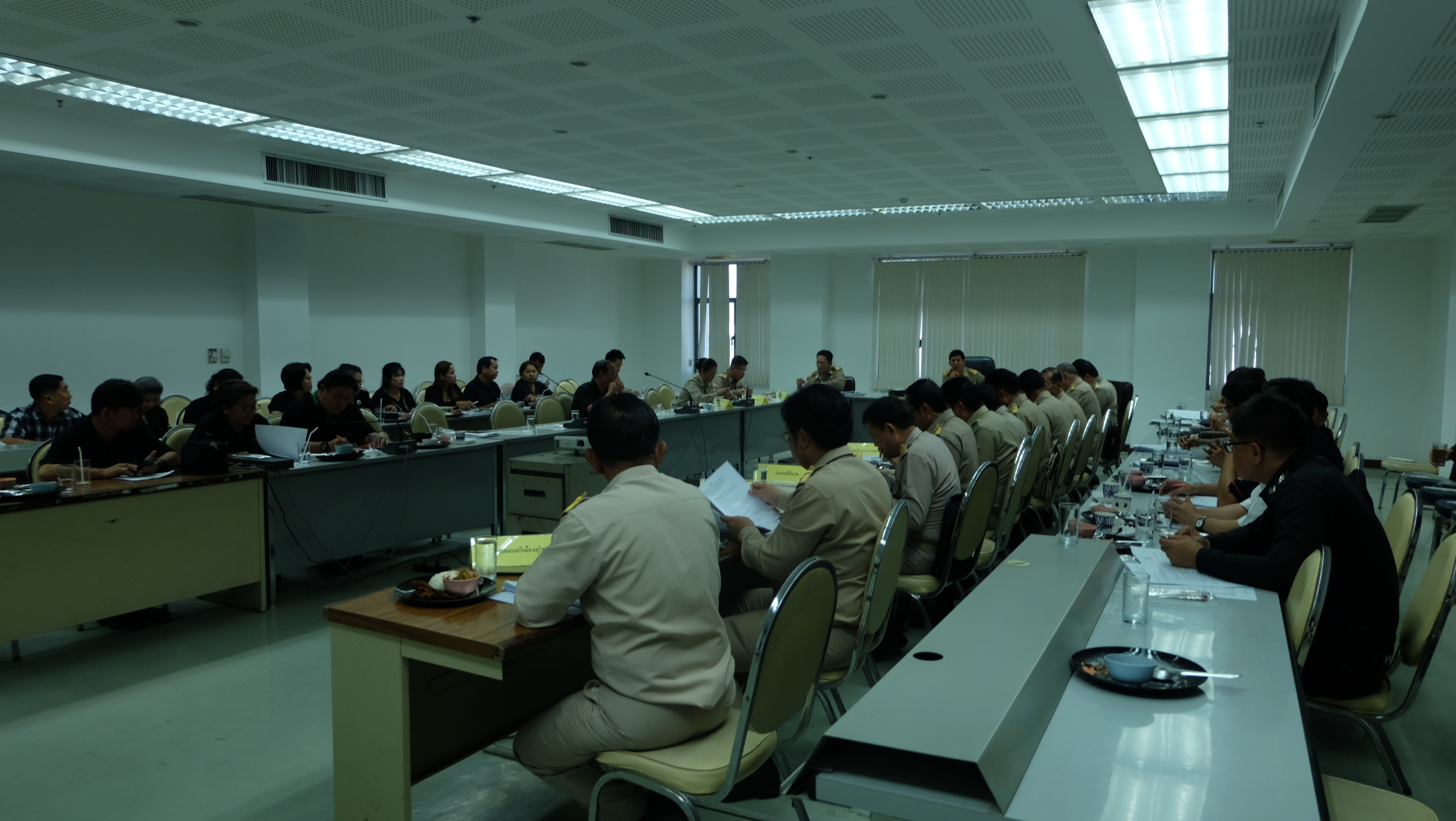 #สุโขทัย ดินแดนแห่งความสุข #วันที่ 29 พฤศจิกายน  2559   นายสุวิน  พึ่งเงิน  พัฒนาการจังหวัดสุโขทัย ได้เข้าประชุมจังหวัดสุโขทัยพบสื่อมวลชน        ณ ห้องประชุมศาลากลางจังหวัดสุโขทัย ชั้น 4 โดยมีนายปิติ  แก้วสลับสี ผู้ว่าราชการจังหวัดสุโขทัย เป็นประธานในการ