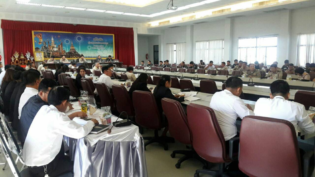 #สุโขทัย ดินแดนแห่งความสุข #วันที่ 29 พฤศจิกายน  2559 เวลา 14.00 น. นายสุวิน  พึ่งเงิน  พัฒนาการจังหวัดสุโขทัย ได้เข้าประชุมยาเสพติด ศาลากลางจังหวัดสุโขทัย ชั้น 5 ซึ่งได้ชี้แจงข้อราชการในเรื่องการบูรณาการกองทุนแม่ของแผ่นดิน และเรื่องโครงการสัมมาชีพชุมชน