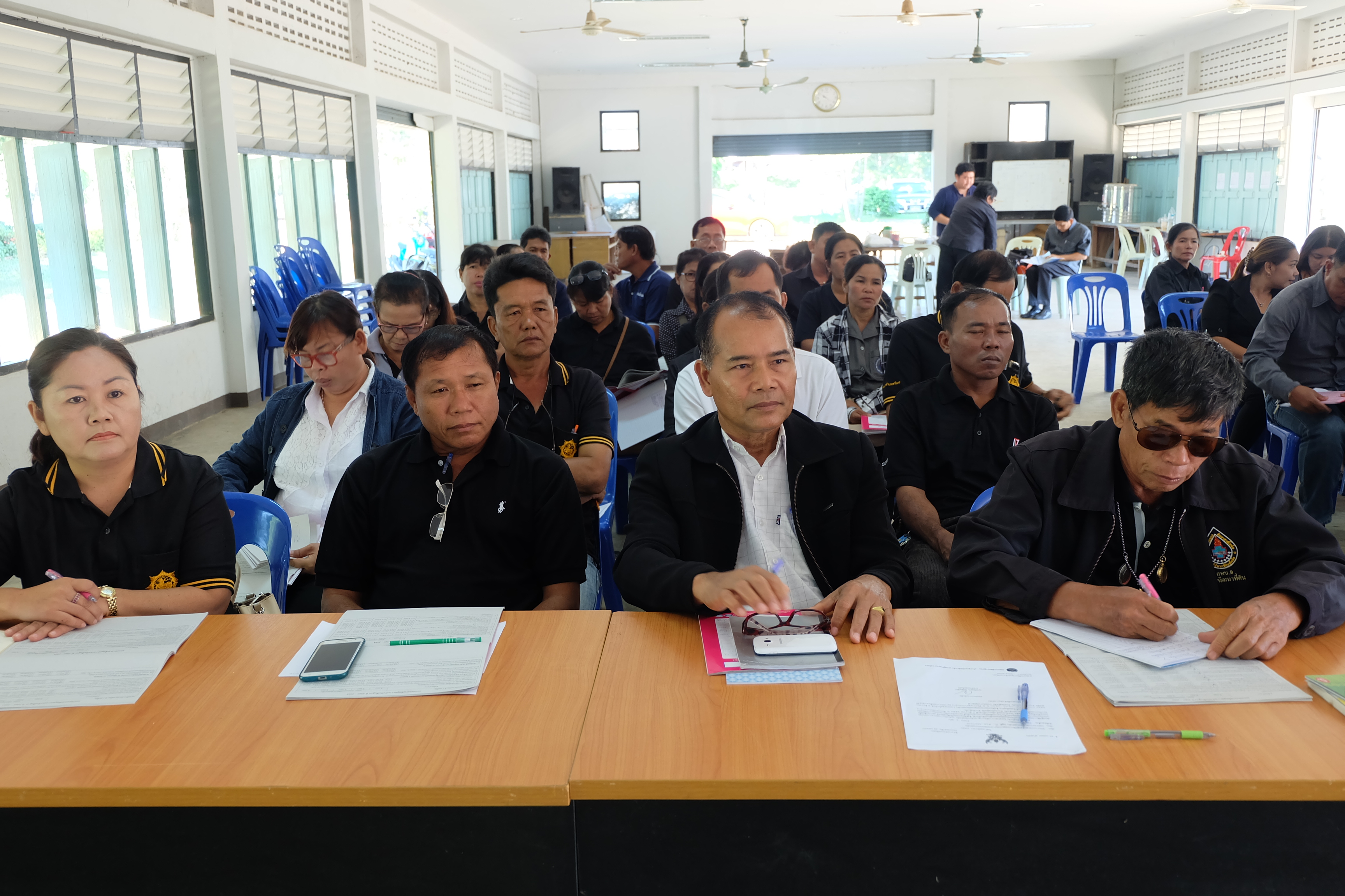 #สุโขทัย ดินแดนแห่งความสุข #วันที่ 30 พฤศจิกายน 2559 นายสุวิน พึ่งเงิน พัฒนาการจังหวัดสุโขทัย พร้อมด้วยนางสาวกฤษณา กันทะสา หัวหน้ากลุ่มงานสารสนเทศการพัฒนาชุมชน และนางสาวศรันยา วัฒนธงทอง นักวิชาการพัฒนาชุมชนชำนาญการ ลงพื้นที่ติดตามการประชุมเชิงปฏิบัติการชี