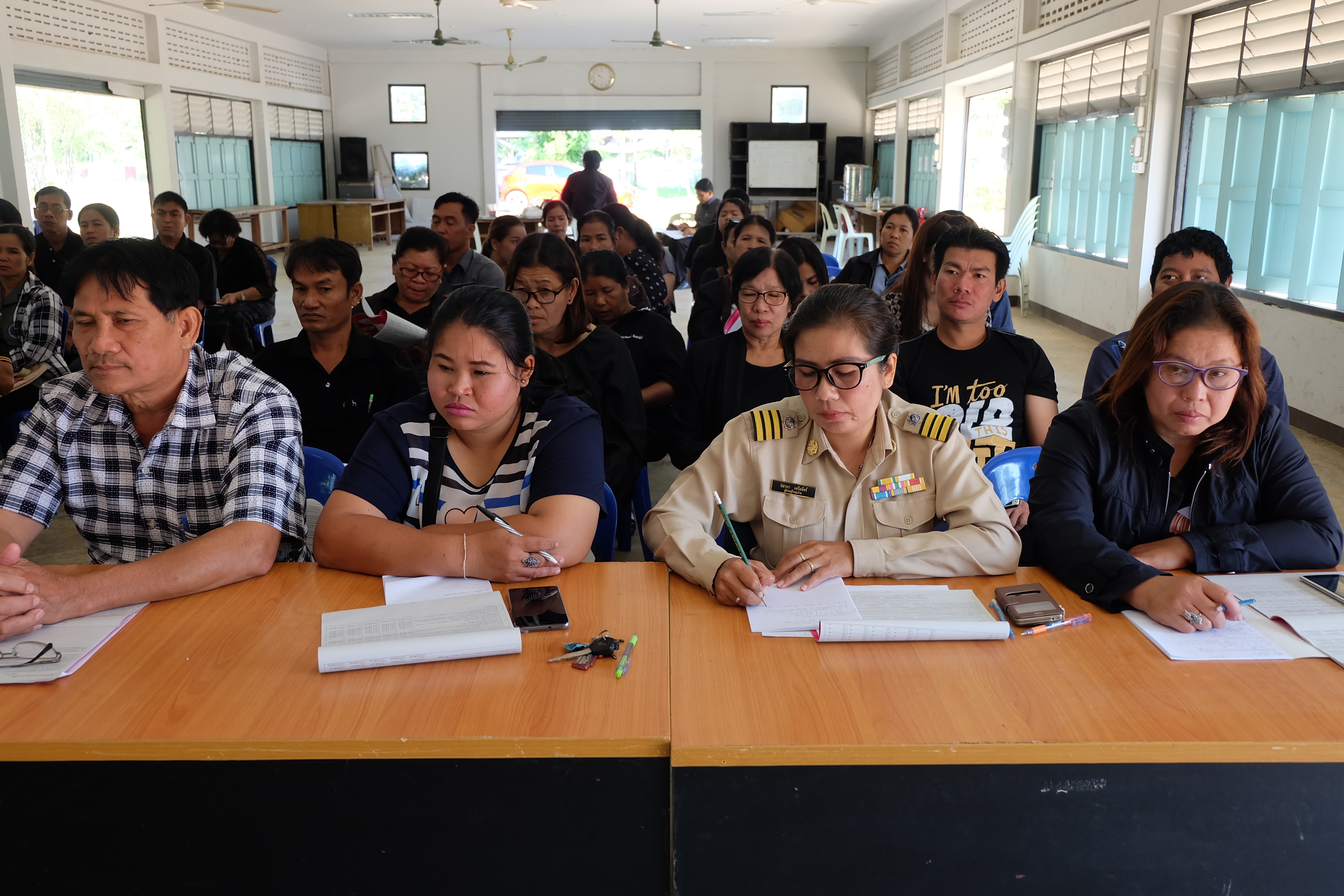 #สุโขทัย ดินแดนแห่งความสุข #วันที่ 30 พฤศจิกายน 2559 นายสุวิน พึ่งเงิน พัฒนาการจังหวัดสุโขทัย พร้อมด้วยนางสาวกฤษณา กันทะสา หัวหน้ากลุ่มงานสารสนเทศการพัฒนาชุมชน และนางสาวศรันยา วัฒนธงทอง นักวิชาการพัฒนาชุมชนชำนาญการ ลงพื้นที่ติดตามการประชุมเชิงปฏิบัติการชี