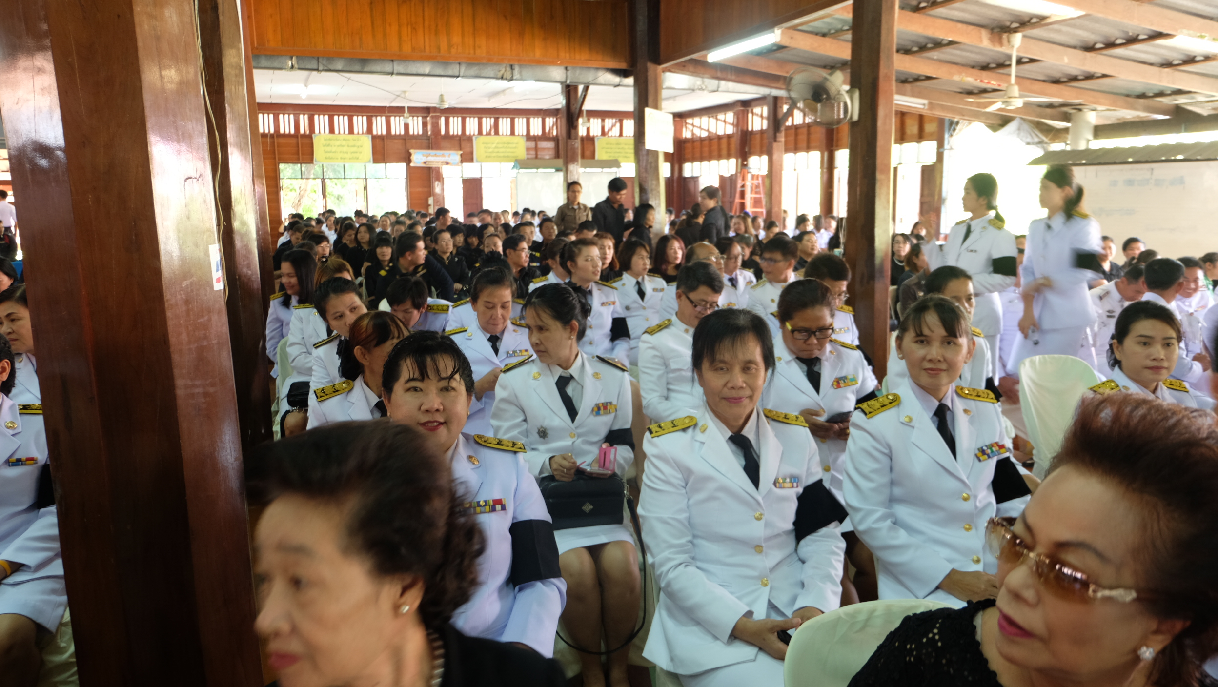 #สุโขทัย ดินแดนแห่งความสุข #เมื่อวันที่ 1 ธันวาคม  2559 เวลา 15.00 น.  นายปิติ   แก้วสลับสี ผู้ว่าราชการจังหวัดสุโขทัย เป็นประธานในพิธีบำเพ็ญกุศลปัญญาสมวาร (50 วัน) เพื่อถวายเป็นพระราชกุศลพระบาทสมเด็จพระปรมินทรมหาภูมิพลอดุลยเดช ณ วัดไทยชุมพล อำเภอเมืองสุ