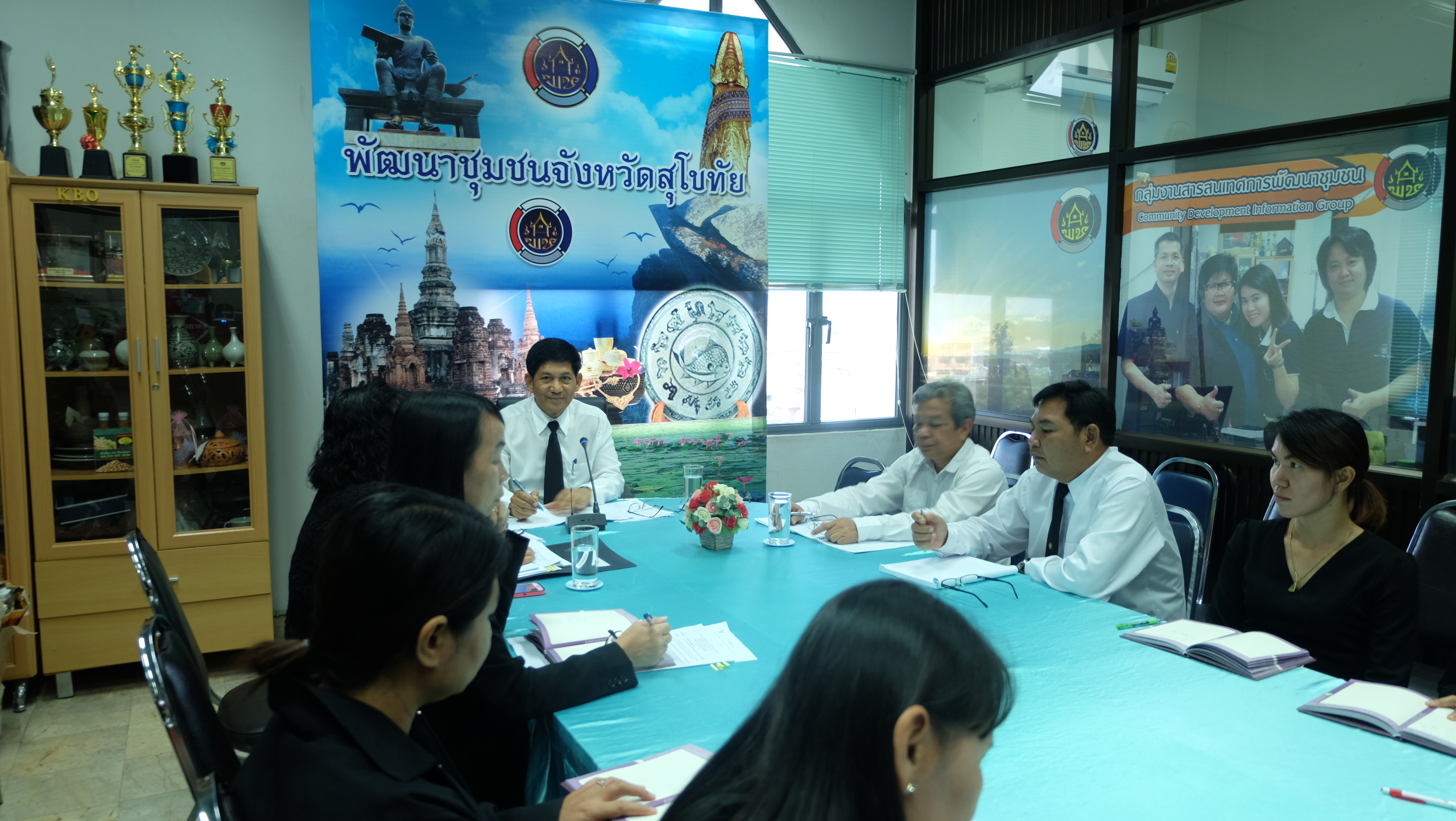 #สุโขทัย ดินแดนแห่งความสุข #วันที่ 2 ธันวาคม  2559 เวลา 11.00 น. นายสุวิน  พึ่งเงิน  พัฒนาการจังหวัดสุโขทัย ได้ประชุมหัวหน้ากลุ่มงาน/ฝ่ายนักวิชาการพัฒนาชุมชน ประจำเดือนธันวาคม 2559 ณ ห้องประชุมสำนักงานพัฒนาชุมชนจังหวัดสุโขทัย ซึ่งได้วางแผนการขับเคลื่อนกิ