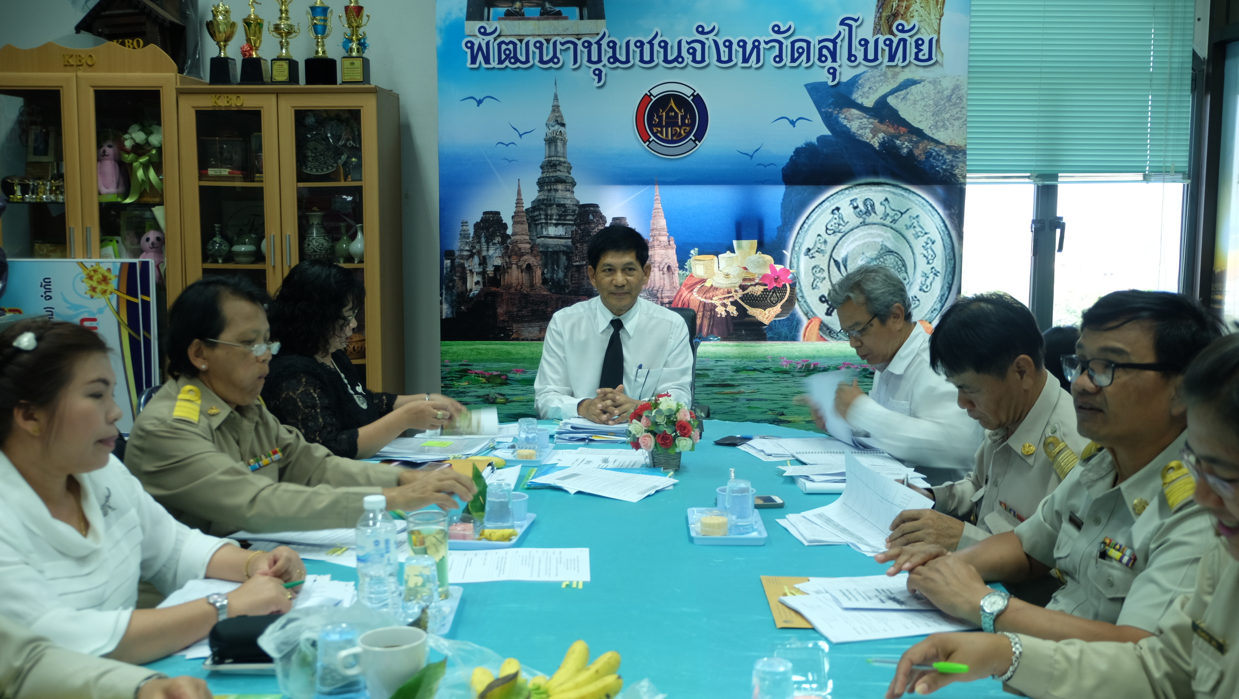 #สุโขทัย ดินแดนแห่งความสุข #วันที่ 2 ธันวาคม  2559 เวลา 13.30 น. นายสุวิน  พึ่งเงิน  พัฒนาการจังหวัดสุโขทัย ได้ประชุมหัวหน้ากลุ่มงาน/ฝ่ายพัฒนาการอำเภอ นักวิชาการพัฒนาชุมชน ประจำเดือนธันวาคม 2559 ณ ห้องประชุมสำนักงานพัฒนาชุมชนจังหวัดสุโขทัย ซึ่งได้รับทราบ