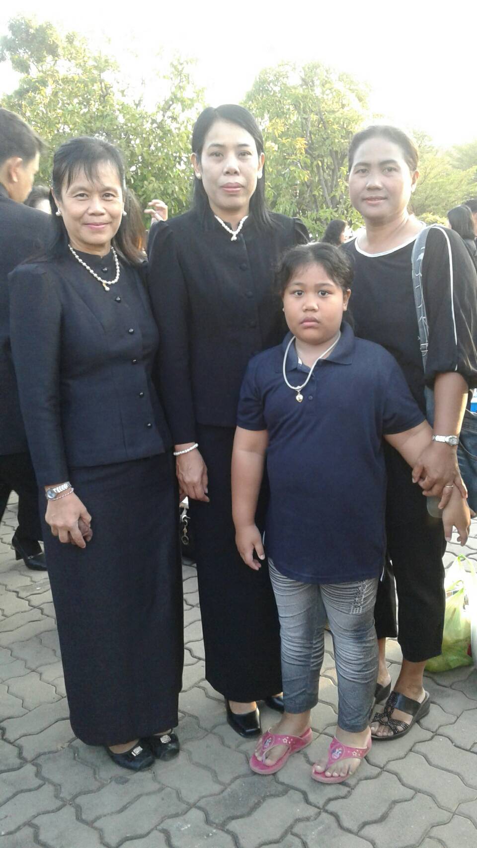 #สุโขทัย ดินแดนแห่งความสุข #วันที่ 5 ธันวาคม  2559 เวลา 07.30 น.  นายปิติ  แก้วสลับสี ผู้ว่าราชการจังหวัดสุโขทัย พร้อมด้วยข้าราชการทุกสังกัด พ่อค้า  นักเรียน นักศึกษา ประชาชนชาวจังหวัดสุโขทัย ร่วมทำบุญตักบาตรข้าวสารอาหารแห้งเพื่อถวายเป็นพระราชกุศลเนื่องใ