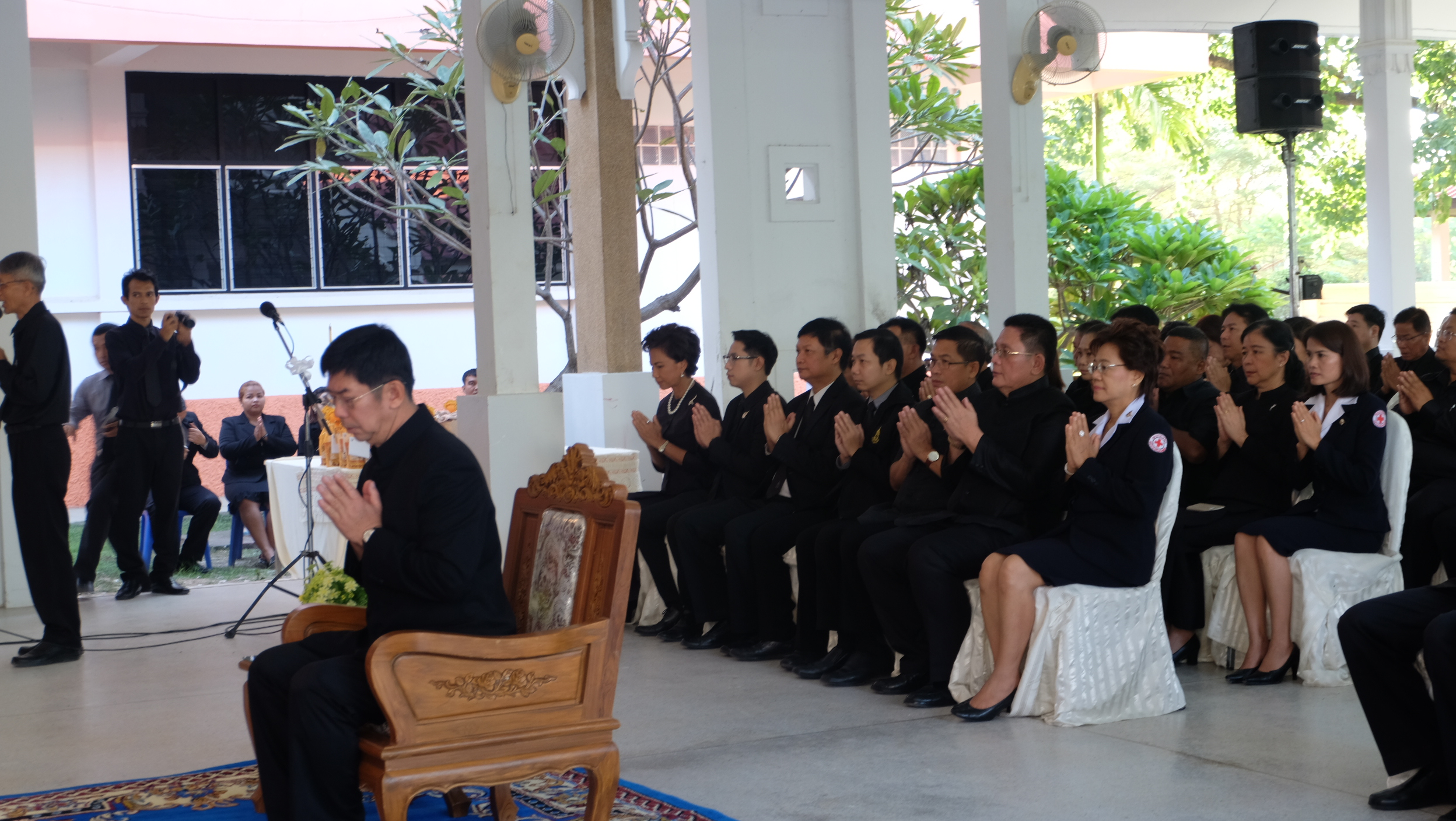 #สุโขทัย ดินแดนแห่งความสุข #วันที่ 5 ธันวาคม  2559 เวลา 08.00 นายสุวิน  พึ่งเงิน พัฒนาการจังหวัดสุโขทัย ได้นำข้าราชการในสังกัดสำนักงานพัฒนาชุมชนจังหวัดสุโขทัยร่วมพิธีเนื่องในวันคล้ายวันพระบรมราชสมภพพระบาทสมเด็จพระปรมินทรมหาภูมิพลอดุลยเดช ณ ศาลาอเนกประสงค์