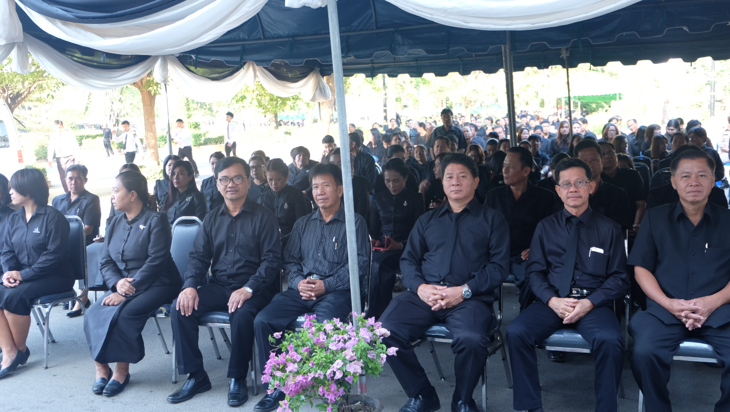 #สุโขทัย ดินแดนแห่งความสุข #วันที่ 5 ธันวาคม  2559 เวลา 08.00 นายสุวิน  พึ่งเงิน พัฒนาการจังหวัดสุโขทัย ได้นำข้าราชการในสังกัดสำนักงานพัฒนาชุมชนจังหวัดสุโขทัยร่วมพิธีเนื่องในวันคล้ายวันพระบรมราชสมภพพระบาทสมเด็จพระปรมินทรมหาภูมิพลอดุลยเดช ณ ศาลาอเนกประสงค์