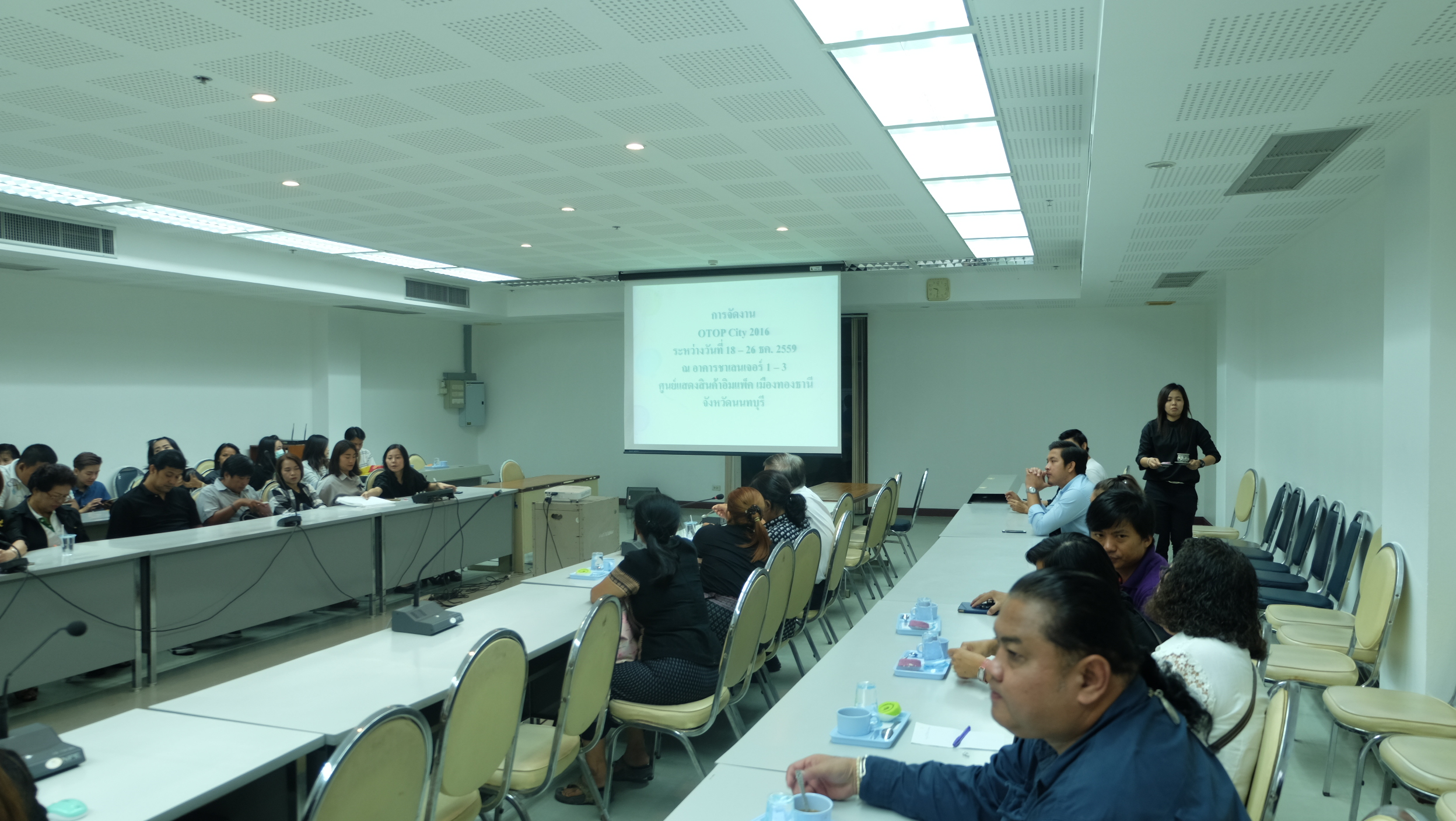 #สุโขทัย ดินแดนแห่งความสุข #วันที่ 6 ธันวาคม  2559 นายสุวิน  พึ่งเงิน  พัฒนาการจังหวัดสุโขทัย ได้เป็นประธานในการประชุมเตรียมความพร้อมให้กับผู้ประกอบการในการจัดงาน OTOP  City 2016 ระหว่างวันที่ 18-26 ธันวาคม 2559 ณ อาคารชาเลนเจอร์ 1-3 ศูนย์แสดงสินค้าอิมแพ็