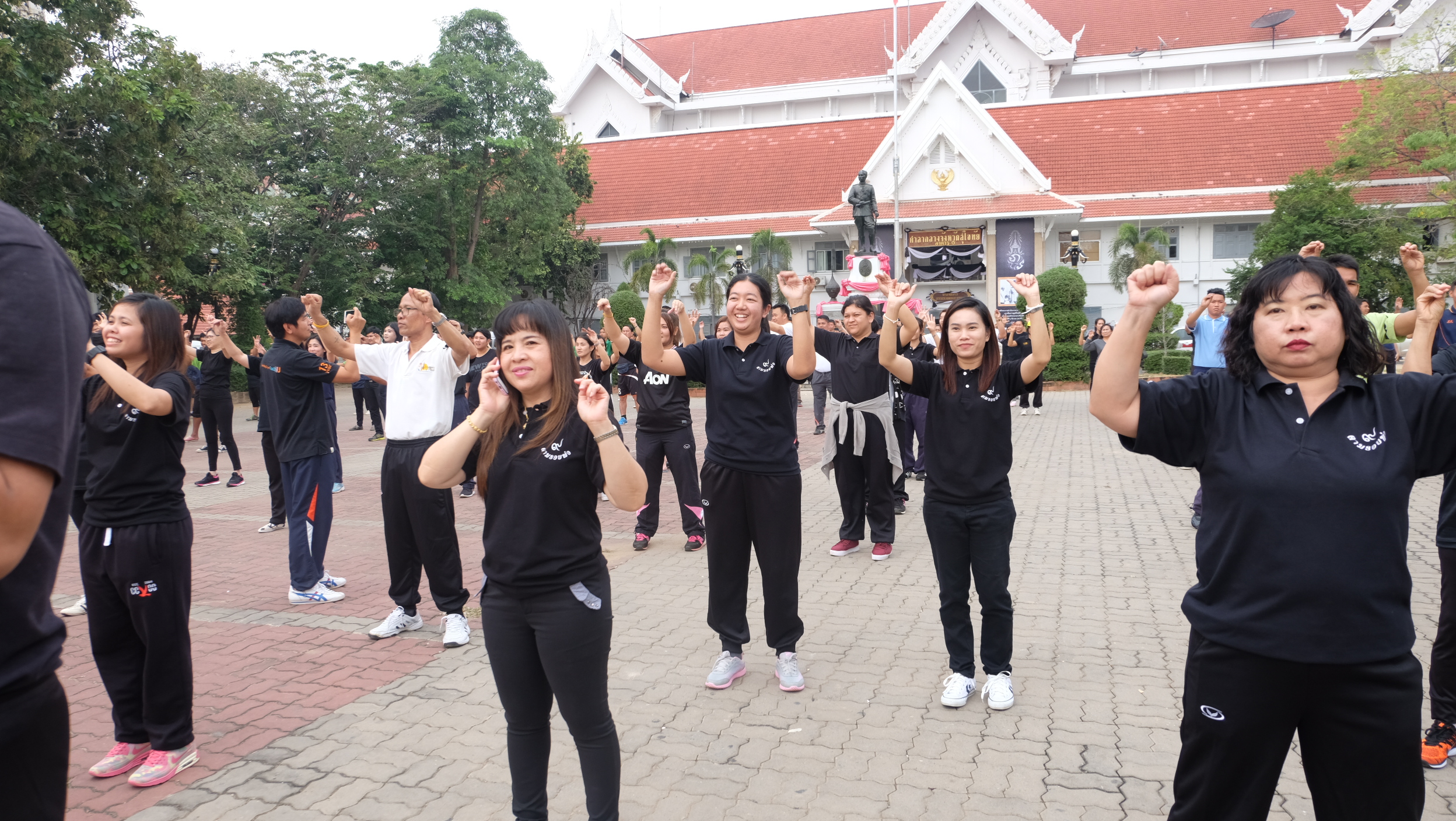 #สุโขทัย ดินแดนแห่งความสุข #วันที่ 7 ธันวาคม  2559 นายปิติ  แก้วสลับสี  ผู้ว่าราชการจังหวัดสุโขทัย พร้อมด้วยหัวหน้าส่วนราชการ ข้าราชการภาครัฐและเอกชน นักเรียน นักศึกษาจังหวัดสุโขทัยได้ออกกำลังกาย สภายชีวี วิถีสุโขทัย สนองวิสัยทัศน์ชาติ “มั่นคง มั่งคั่ง ย