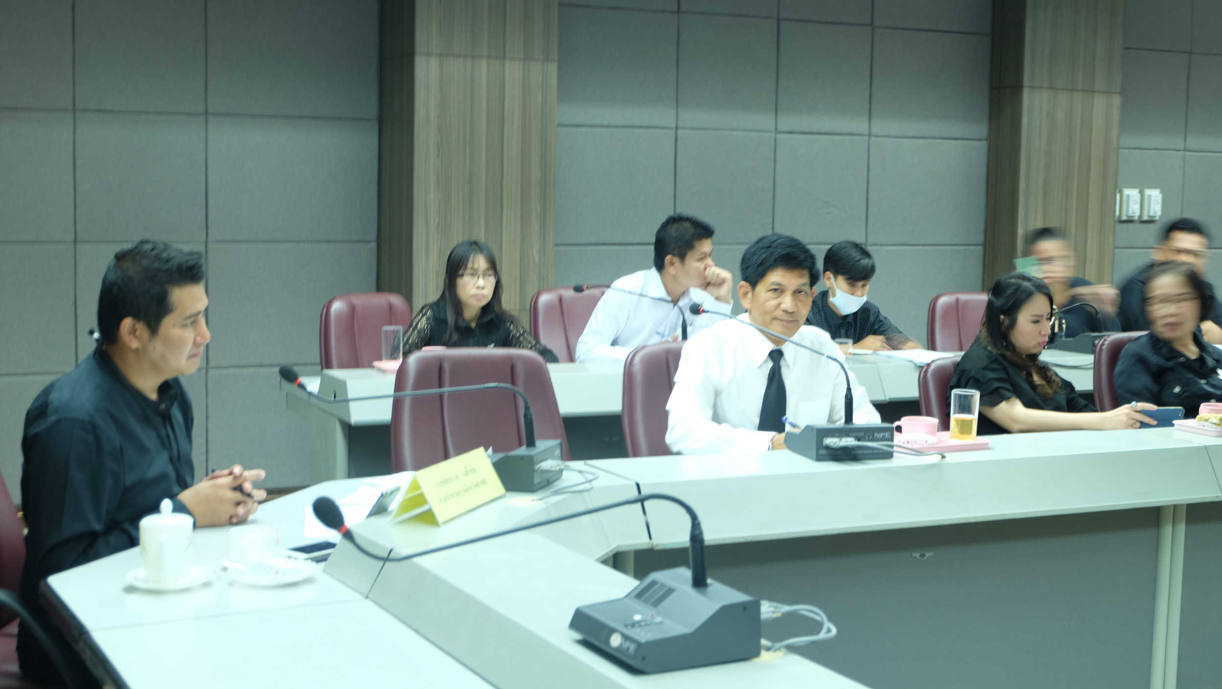 #สุโขทัย ดินแดนแห่งความสุข #วันที่ 8 ธันวาคม   2559  เวลา 10.00 น. นายสุวิน  พึ่งเงิน  พัฒนาการจังหวัดสุโขทัย ได้เข้าประชุมเพื่อสรุปโครงการตามแนวทางสร้างความเข้มแข็งและยั่งยืนให้กับเศรษฐกิจภายในกลุ่มจังหวัดภาคเหนือตอนล่าง 1 (5,000 ล้านบาท) ซึ่งที่ประชุม