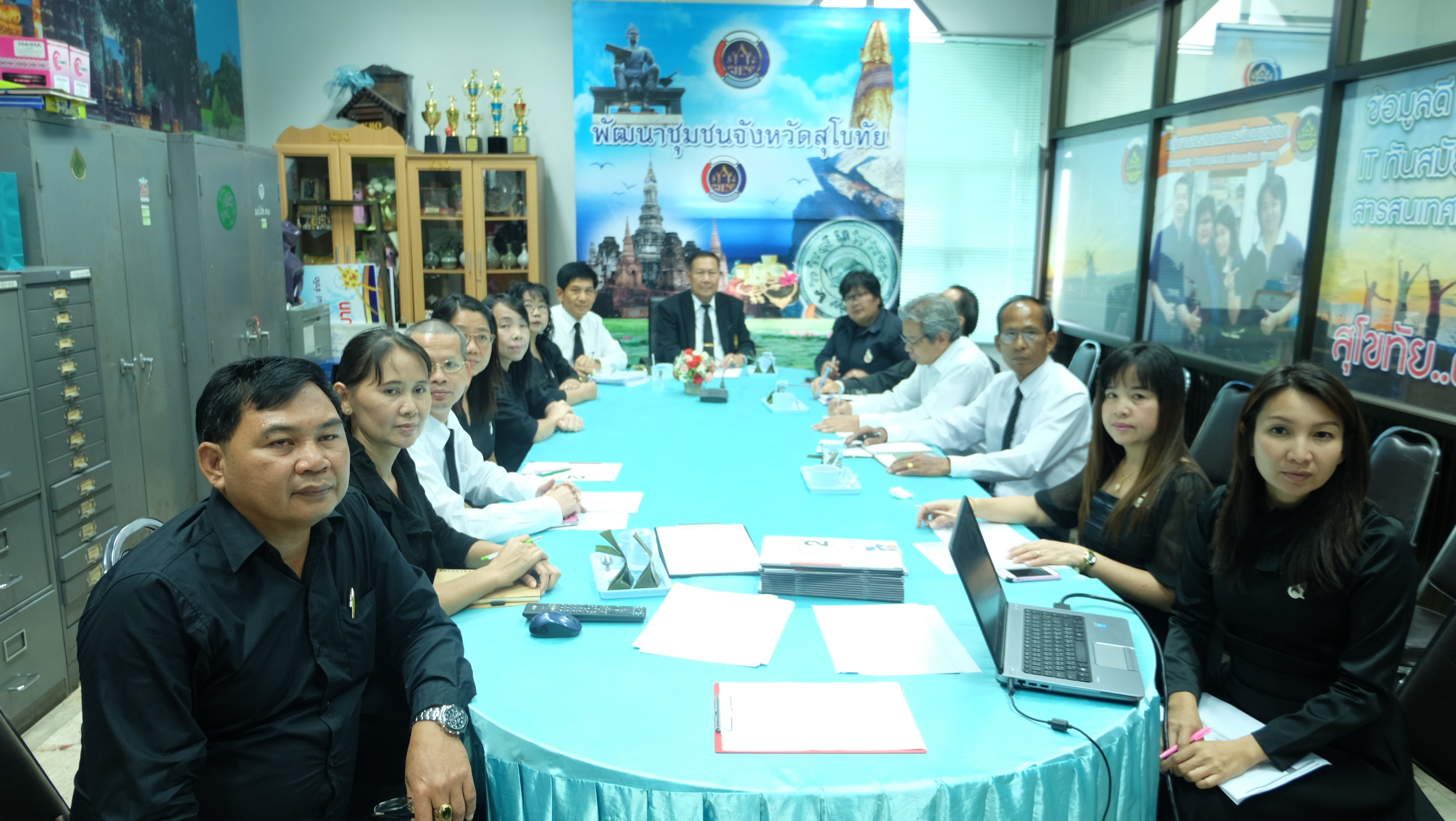 #สุโขทัย ดินแดนแห่งความสุข #วันที่ 8 ธันวาคม 2559 เวลา 13.30 น.นายสุวิน  พึ่งเงิน  พัฒนาการจังหวัดสุโขทัย หัวหน้ากลุ่มงานส่งเสริมการพัฒนาชุมชน หัวหน้ากลุ่มงานสารสนเทศการพัฒนาชุมชน  หัวหน้าฝ่ายอำนวยการ กรรมการบริษัทประชารัฐรักษามัคคีสุโขทัย (วิสาหกิจเพื่อ