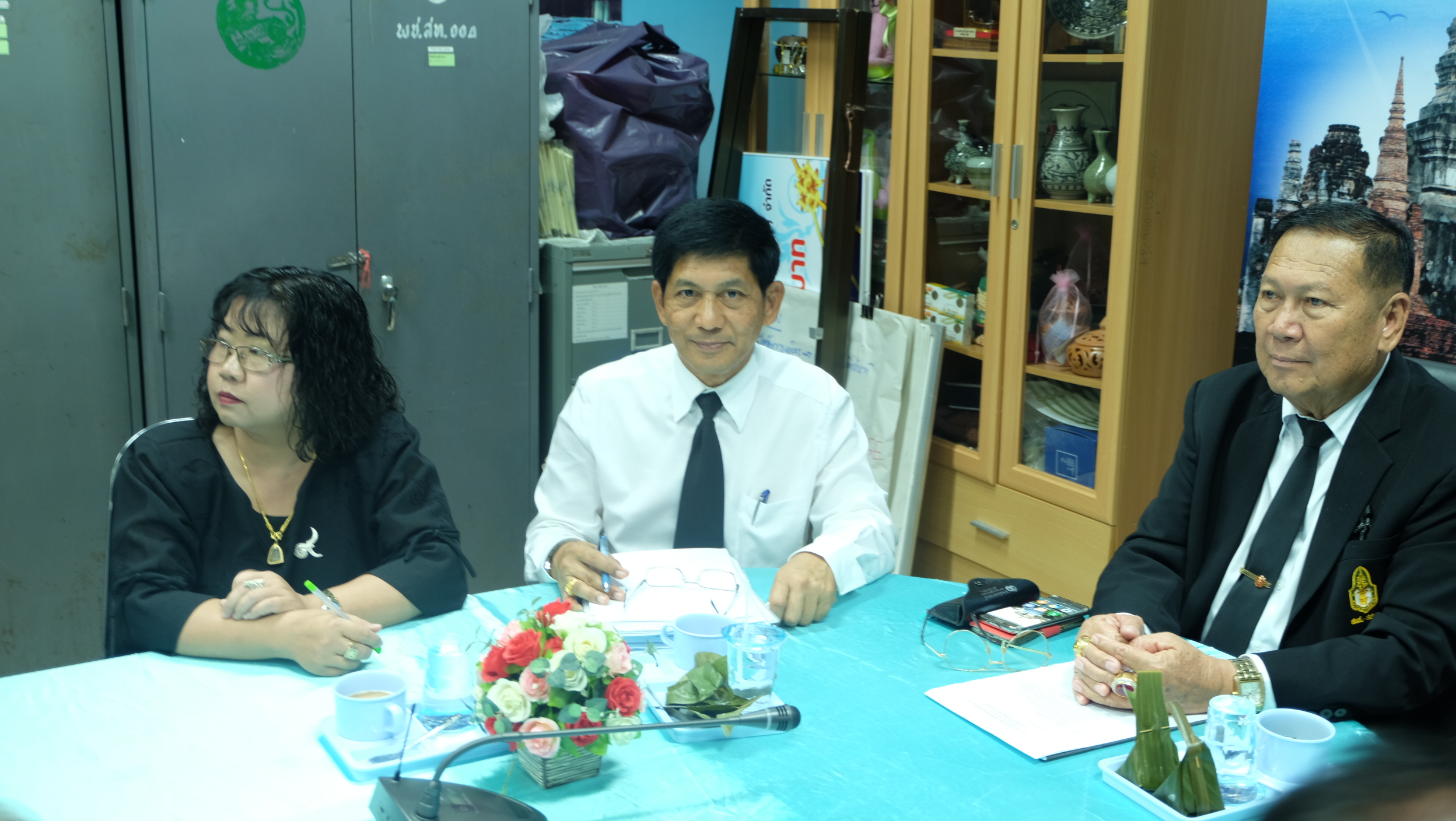 #สุโขทัย ดินแดนแห่งความสุข #วันที่ 8 ธันวาคม 2559 เวลา 13.30 น.นายสุวิน  พึ่งเงิน  พัฒนาการจังหวัดสุโขทัย หัวหน้ากลุ่มงานส่งเสริมการพัฒนาชุมชน หัวหน้ากลุ่มงานสารสนเทศการพัฒนาชุมชน  หัวหน้าฝ่ายอำนวยการ กรรมการบริษัทประชารัฐรักษามัคคีสุโขทัย (วิสาหกิจเพื่อ