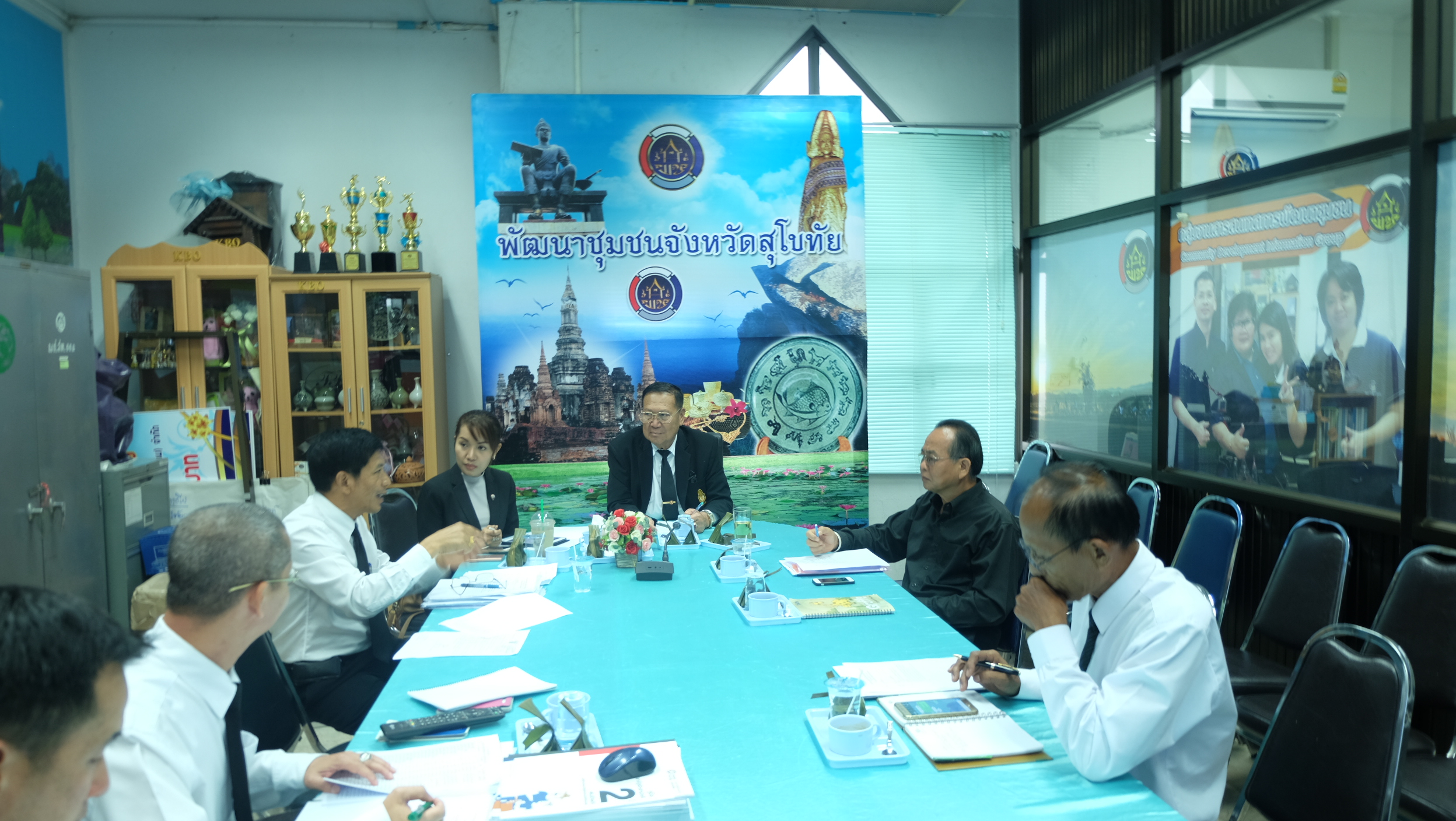 #สุโขทัย ดินแดนแห่งความสุข #วันที่ 8 ธันวาคม  2559 เวลา 13.30 น. นายสุวิน  พึ่งเงิน พัฒนาการจังหวัดสุโขทัย นายชัยยะ  ศรีชัยยะ นักวิชาการพัฒนาชุมชนชำนาญการ พร้อมด้วย กรรมการบริษัทประชารัฐรักษามัคคีสุโขทัย (วิสาหกิจเพื่อสังคม)จำกัด ได้ร่วมประชุมบริษัทประชา