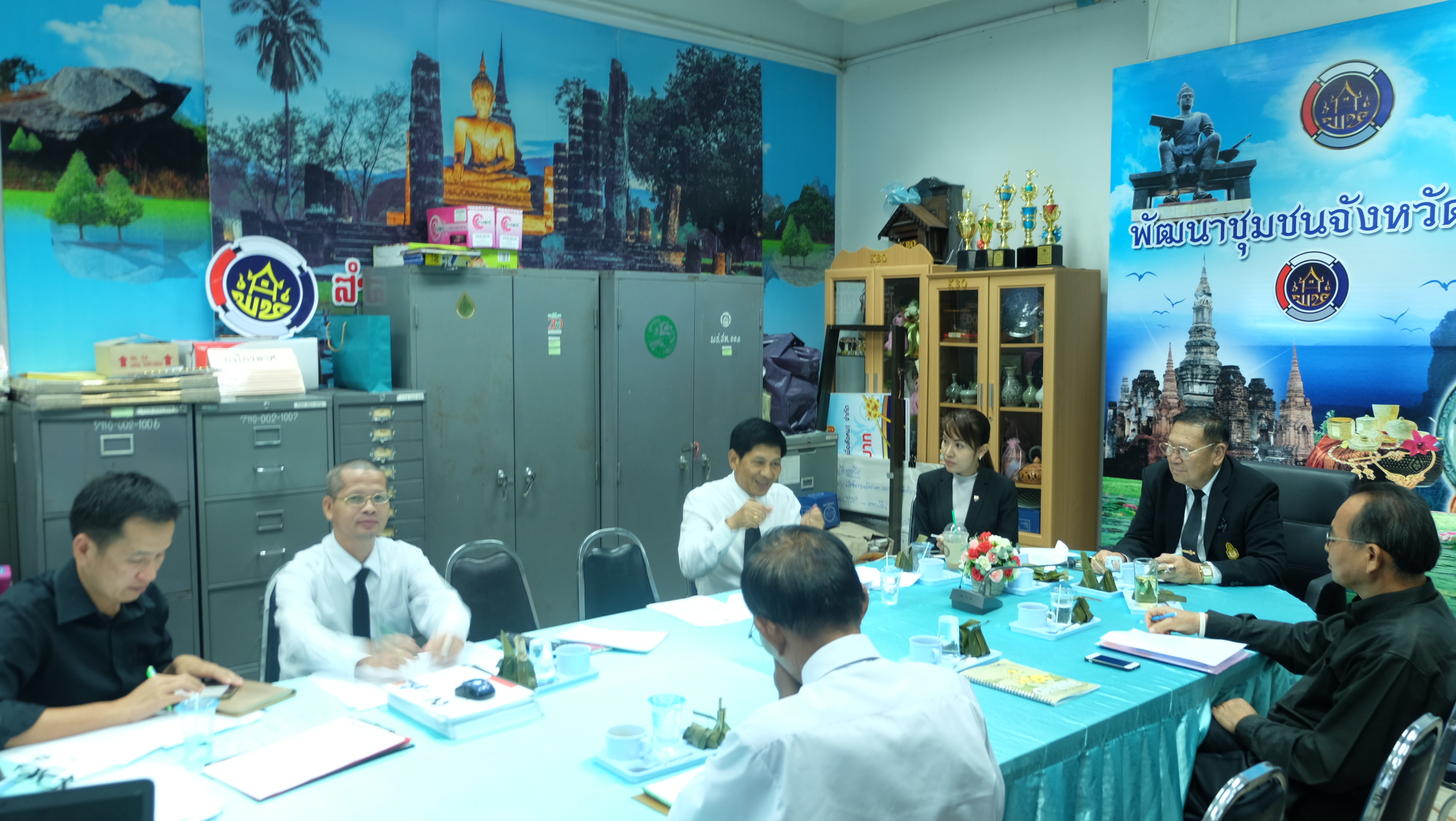 #สุโขทัย ดินแดนแห่งความสุข #วันที่ 8 ธันวาคม  2559 เวลา 13.30 น. นายสุวิน  พึ่งเงิน พัฒนาการจังหวัดสุโขทัย นายชัยยะ  ศรีชัยยะ นักวิชาการพัฒนาชุมชนชำนาญการ พร้อมด้วย กรรมการบริษัทประชารัฐรักษามัคคีสุโขทัย (วิสาหกิจเพื่อสังคม)จำกัด ได้ร่วมประชุมบริษัทประชา