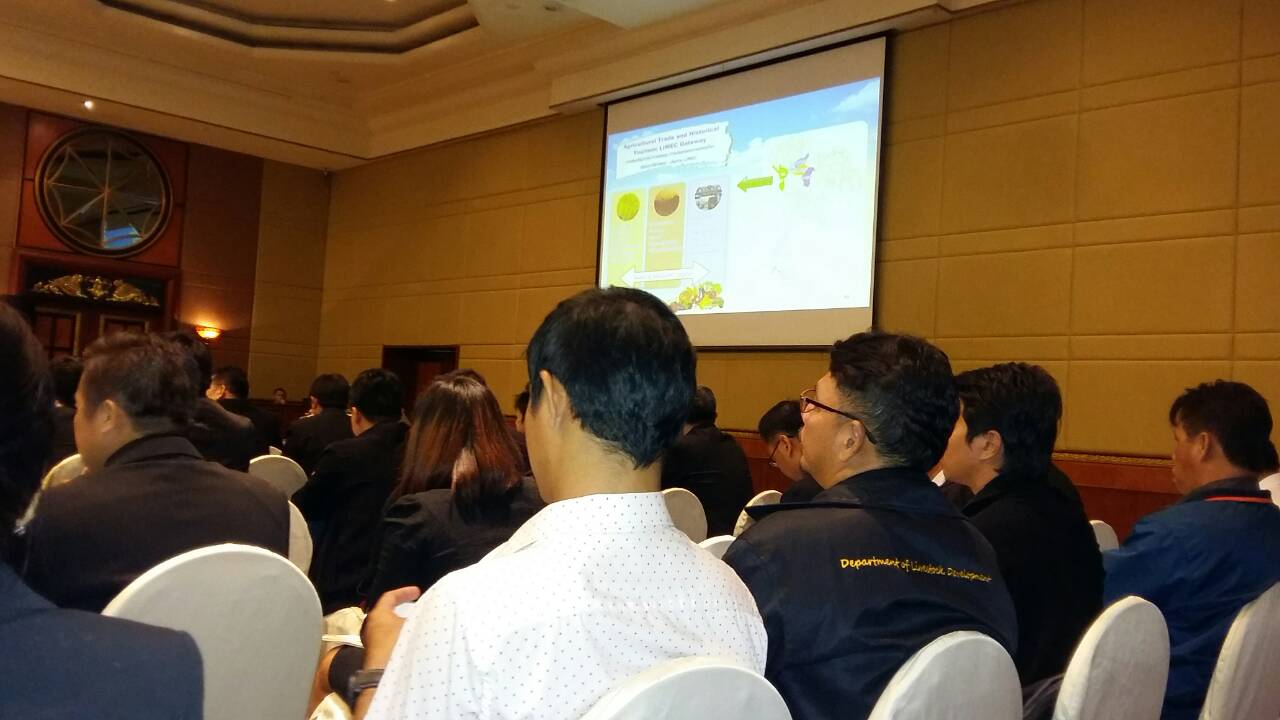 #สุโขทัย ดินแดนแห่งความสุข #วันที่ ๑๖ ธันวาคม  ๒๕๕๙ นายสุวิน  พึ่งเงิน  พัฒนาการจังหวัดสุโขทัย  เข้าร่วมประชุมเชิงปฏิบัติการการจัดทำโครงการภายใต้แนวทางการสร้างความเข้มแข็งและยั่งยืนให้กับเศรษฐกิจภายในประเทศเพื่อแลกเปลี่ยนข้อคิดเห็นแบะข้อเสนอแนะในการจัดทำโ