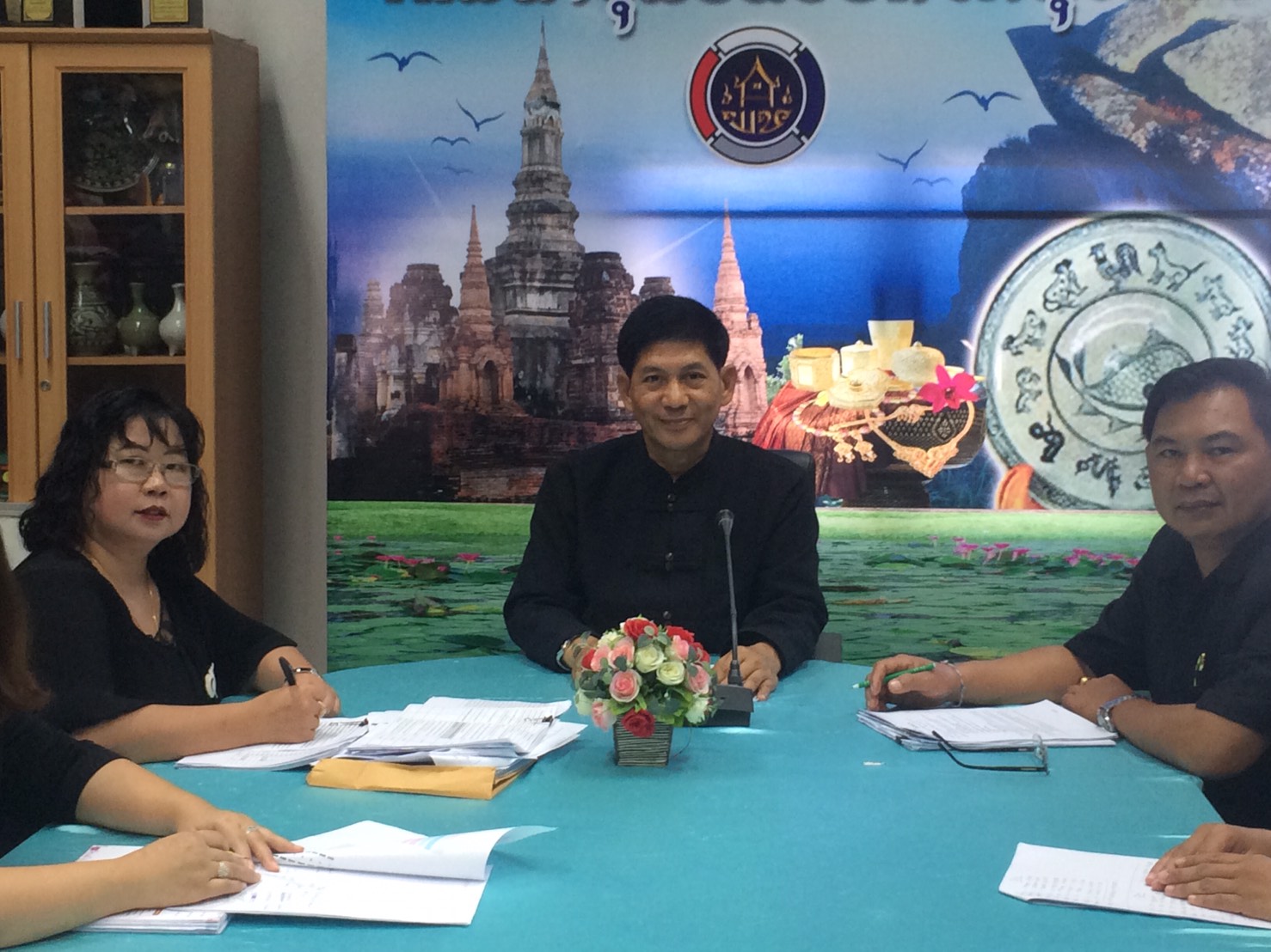 #สุโขทัย ดินแดนแห่งความสุข #วันที่ ๒๐ ธันวาคม ๒๕๕๙ เวลา ๐๙.๓๐ น. นายสุวิน  พึ่งเงิน  พัฒนาการจังหวัดสุโขทัย  พร้อมด้วยหัวหน้ากลุ่ม/ฝ่าย นักวิชาการพัฒนาชุมชน  ร่วมประชุมผ่านระบบวีดิทัศน์ทางไกล (Video Conference) เรื่อง เร่งรัดการใช้จ่ายงบประมาณ ปี ๒๕๖๐ ณ