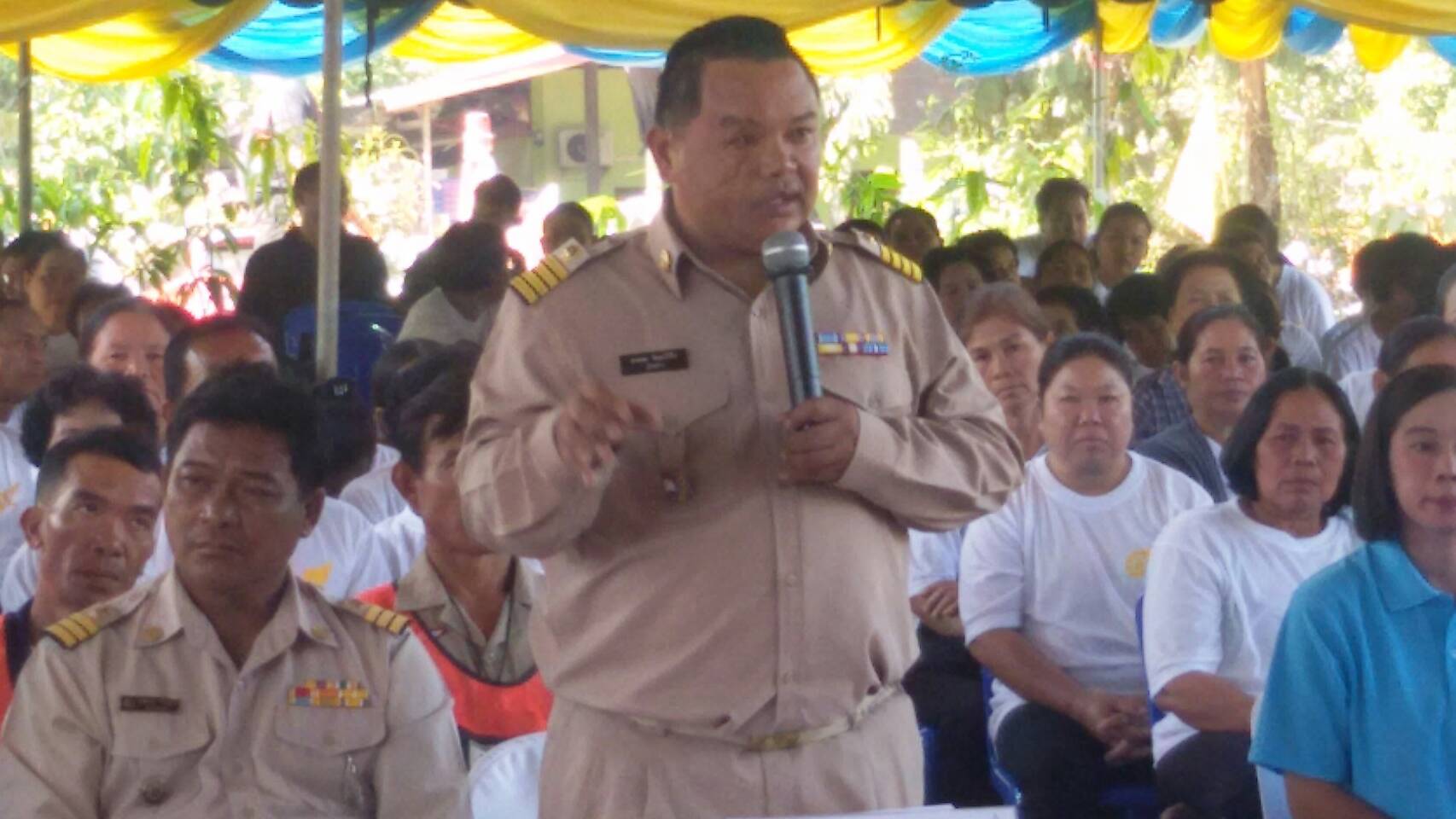 #สุโขทัย ดินแดนแห่งความสุข #วันที่ 21 ธันวาคม  2559 เวลา 08.30 น. – 16.30 น.   นายสุวิน  พึ่งเงิน  พัฒนาการจังหวัดสุโขทัย มอบหมายให้นางสาวกฤษณา  กันทะสา หัวหน้ากลุ่มงานสารสนเทศการพัฒนาชุมชน ได้เป็นคณะกรรมการประกวดผู้ใหญ่บ้านยอดเยี่ยมปี2560บ้านคลองต่างม1..