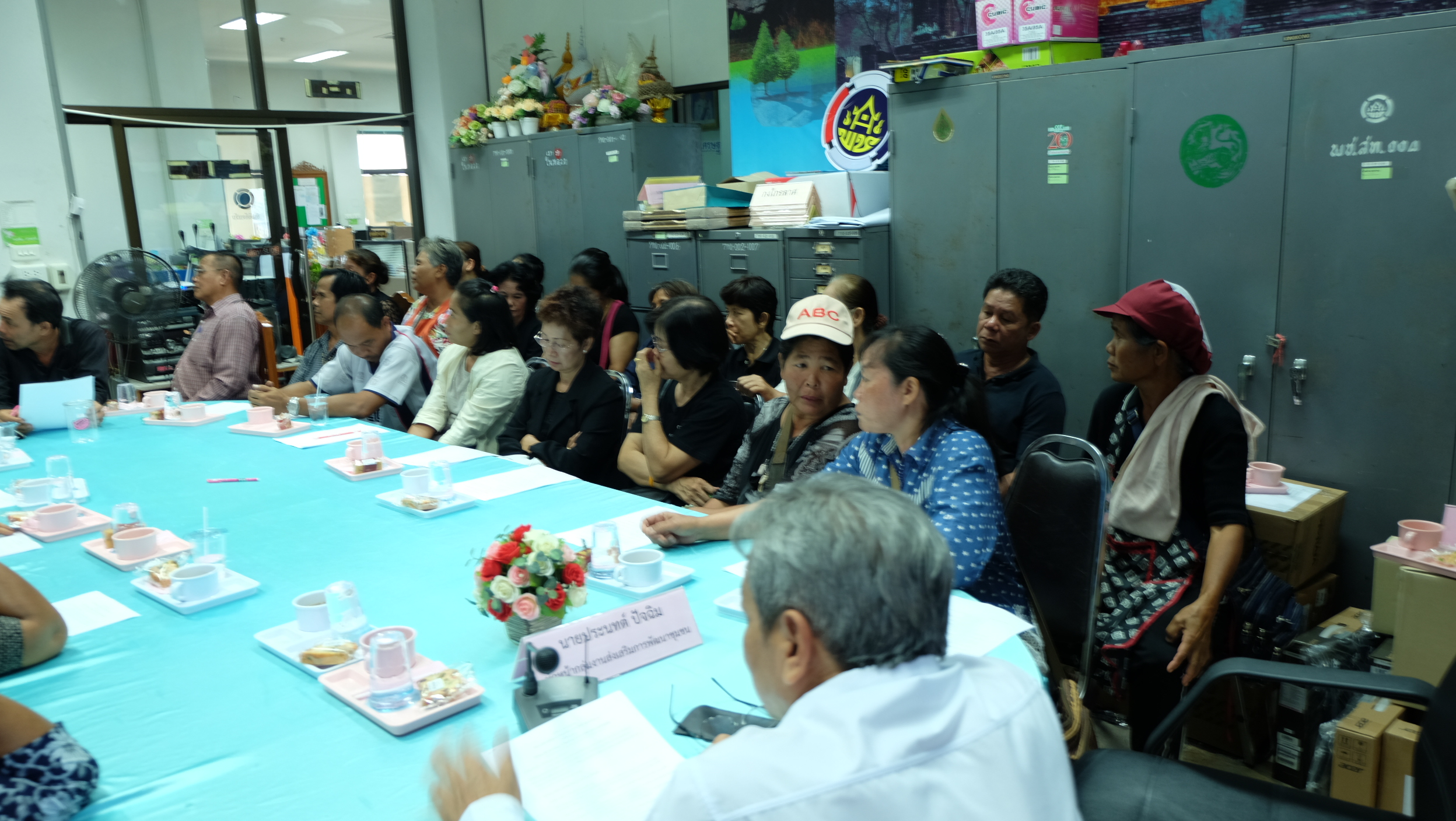 #สุโขทัย ดินแดนแห่งความสุข #วันที่ 21 ธันวาคม  2559เวลา 13.30 น. นายสุวิน  พึ่งเงิน  พัฒนาการจังหวัดสุโขทัย นายประนทต์  ปัจฉิม หัวหน้ากลุ่มส่งเสริมการพัฒนาชุมชน นางสาวทับทิม  ม่วงทุ่ง นักวิชการพัฒนาชุมชนชำนาญการ                       นางสาวรุ่งนภา  ชูเตช