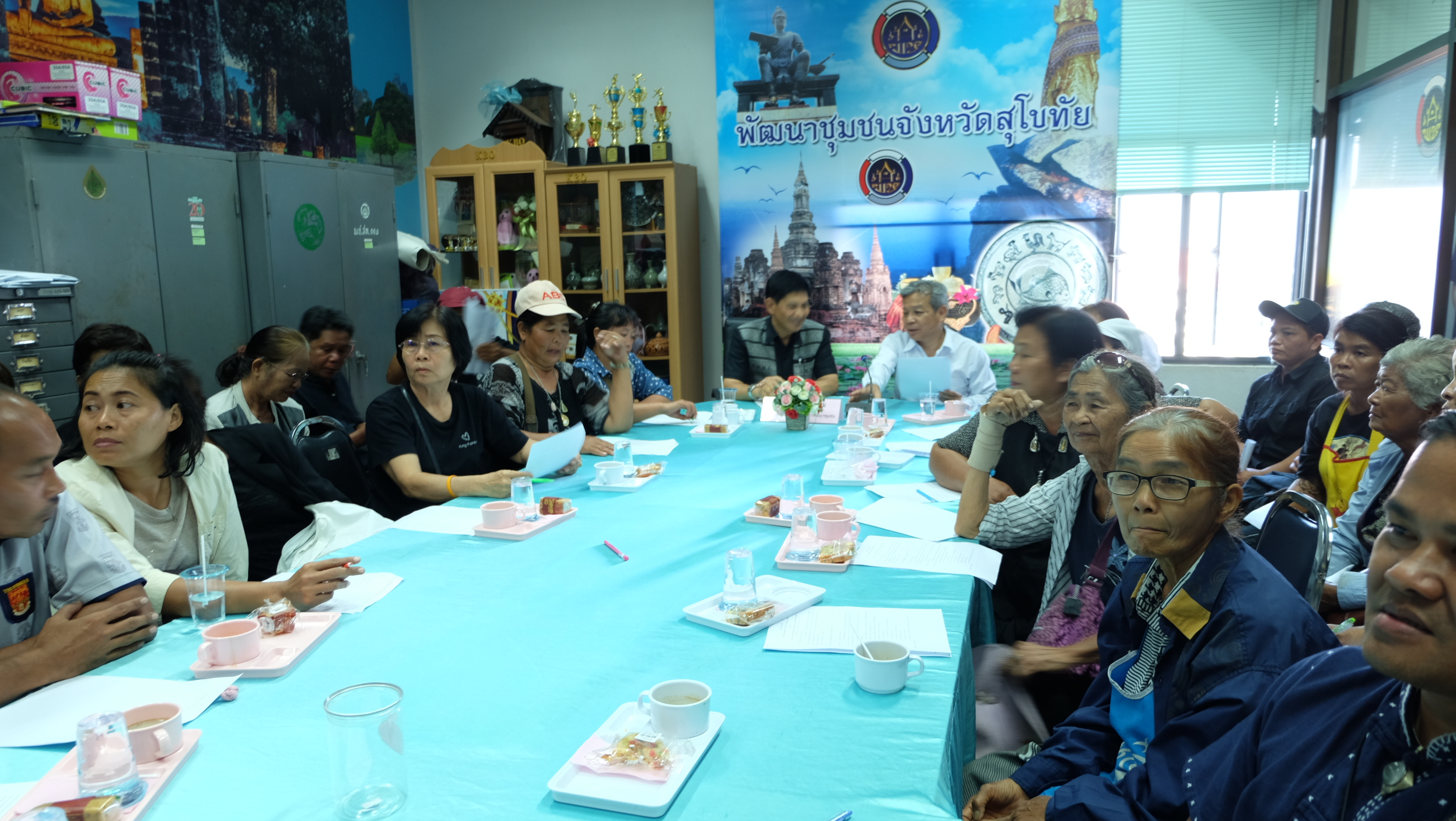 #สุโขทัย ดินแดนแห่งความสุข #วันที่ 21 ธันวาคม  2559เวลา 13.30 น. นายสุวิน  พึ่งเงิน  พัฒนาการจังหวัดสุโขทัย นายประนทต์  ปัจฉิม หัวหน้ากลุ่มส่งเสริมการพัฒนาชุมชน นางสาวทับทิม  ม่วงทุ่ง นักวิชการพัฒนาชุมชนชำนาญการ                       นางสาวรุ่งนภา  ชูเตช