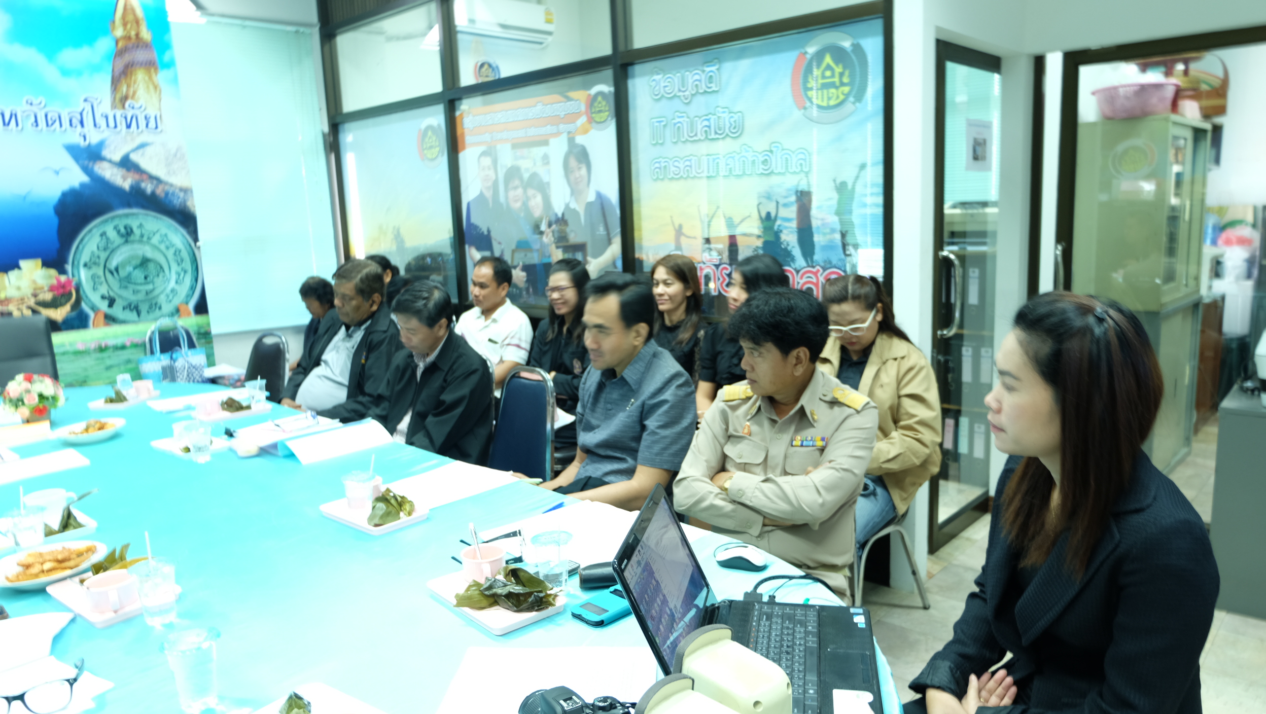 #สุโขทัย ดินแดนแห่งความสุข #เมื่อวันที่ 22 ธันวาคม  2559 เวลา 09.00 น. นายสุวิน  พึ่งเงิน พัฒนาการจังหวัดสุโขทัย นางสาวกฤษณา  กันทะสา หัวหน้ากลุ่มงานสารสนเทศการพัฒนาชุมชน  นายอลงกต  สุขเกตุ นักวิชาการพัฒนาชุมชน กลุ่มงานยุทธศาสตร์การพัฒนาชุมชน นางสาวมณฑิร