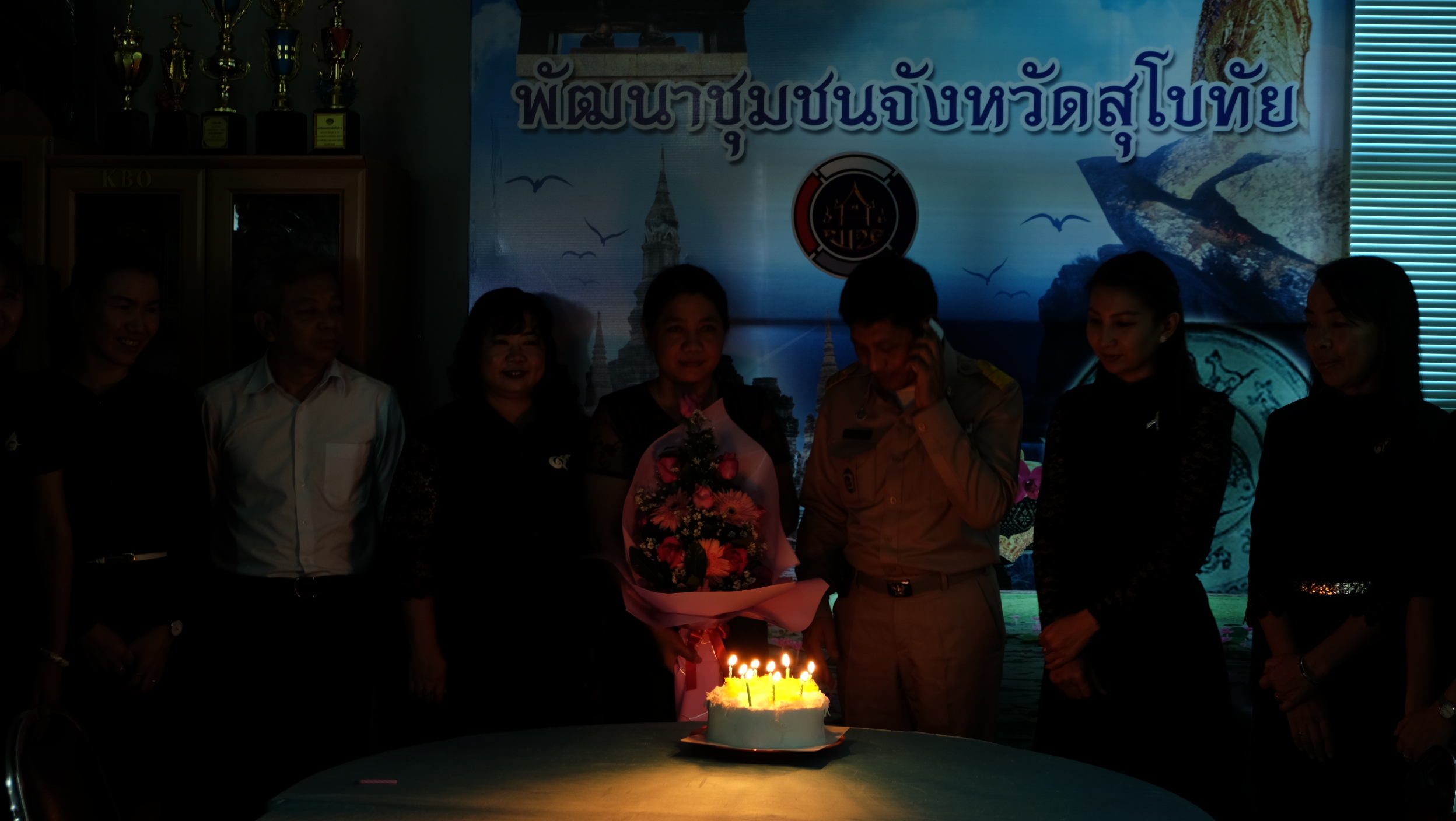 #สุโขทัย ดินแดนแห่งความสุข #วันที่ 26 ธันวาคม  2559 นายสุวิน  พึ่งเงิน  พัฒนาการจังหวัดสุโขทัย พร้อมด้วยข้าราชการสำนักงานพัฒนาชุมชนจังหวัดสุโขทัย อวยพรเนื่องในวันคล้ายวันเกิดของนางวิภาดา  คำแผน นักวิชาการพัฒนาชุมชนชำนาญการ กลุ่มงานยุทธศาสตร์การพัฒนาชุมชน