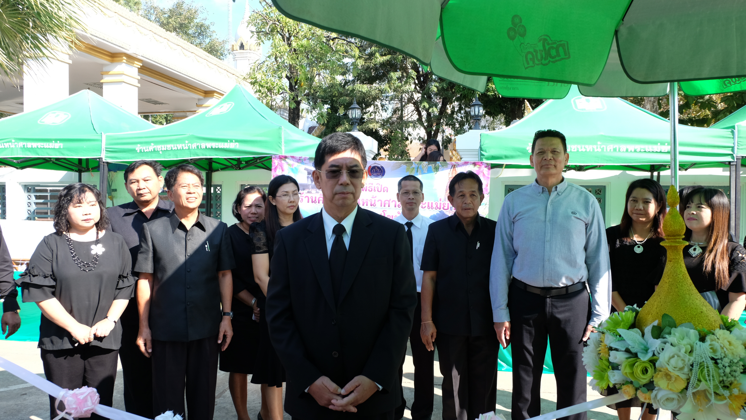 #สุโขทัย ดินแดนแห่งความสุข #วันที่ 27 ธันวาคม  2559 เวลา 10.00 น. นายปิติ  แก้วสลับสี ผู้ว่าราชการจังหวัดสุโขทัย ได้เป็นประธานในการเปิดตลาดนัดชุมชนบริเวณหน้าศาลพระแม่ย่า โดยมีนายสุวิน  พึ่งเงิน พัฒนาการจังหวัดสุโขทัย กล่าวรายงานต่อประธานในพิธี ซึ่งมีหัวห