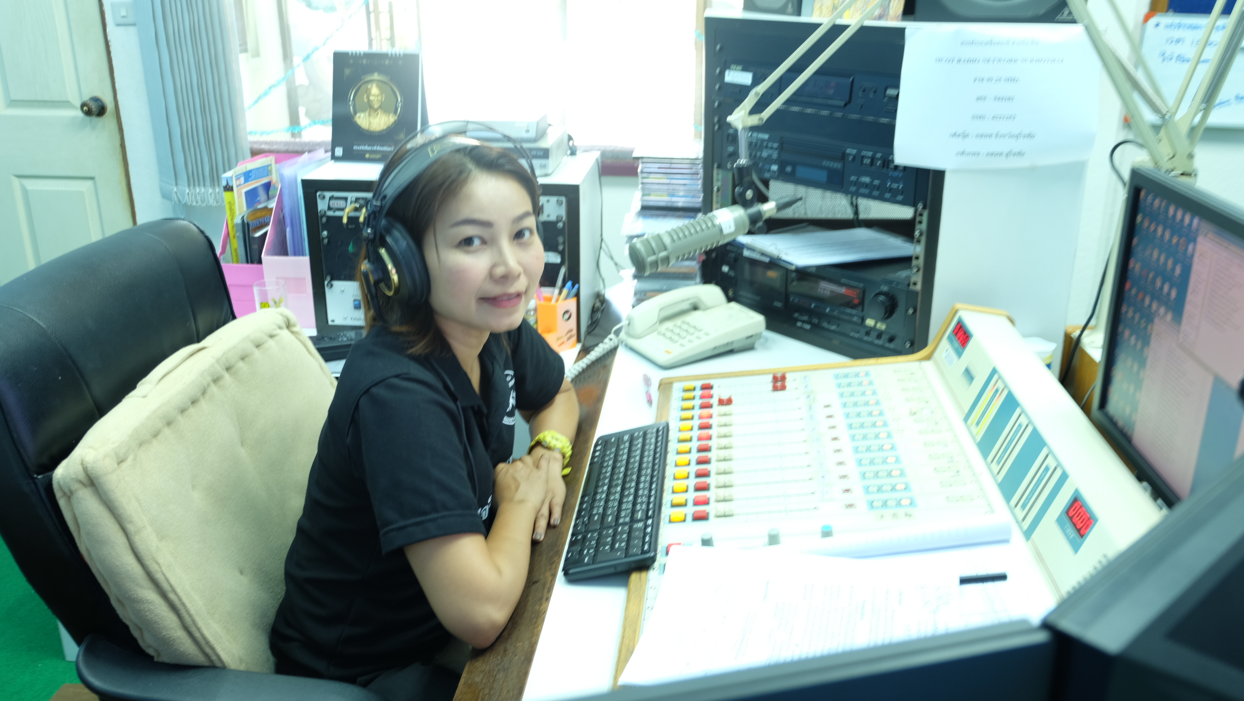 #สุโขทัย ดินแดนแห่งความสุข #วันที่ 27 ธันวาคม  2559 เวลา 13.00 น. นายสุวิน  พึ่งเงิน  พัฒนาการจังหวัดสุโขทัย ได้ให้สัมภาษณ์ทางสถานีวิทยุ อสมท.สุโขทัย โดยคุณนุศราภรณ์  รอดเที่ยง นักจัดรายการวิทยุอาวุโส ในเรื่องการจัดงาน OTOP CITY  ณ เมืองทองธานี การทำ QR C