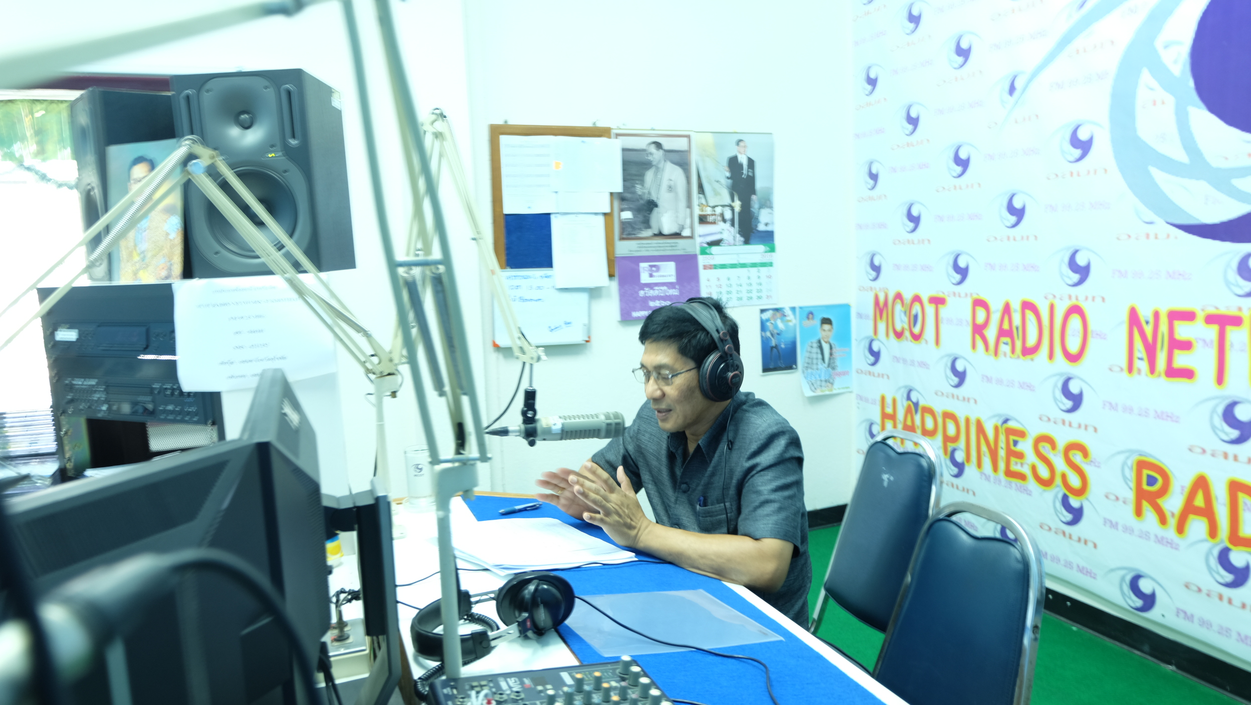 #สุโขทัย ดินแดนแห่งความสุข #วันที่ 27 ธันวาคม  2559 เวลา 13.00 น. นายสุวิน  พึ่งเงิน  พัฒนาการจังหวัดสุโขทัย ได้ให้สัมภาษณ์ทางสถานีวิทยุ อสมท.สุโขทัย โดยคุณนุศราภรณ์  รอดเที่ยง นักจัดรายการวิทยุอาวุโส ในเรื่องการจัดงาน OTOP CITY  ณ เมืองทองธานี การทำ QR C