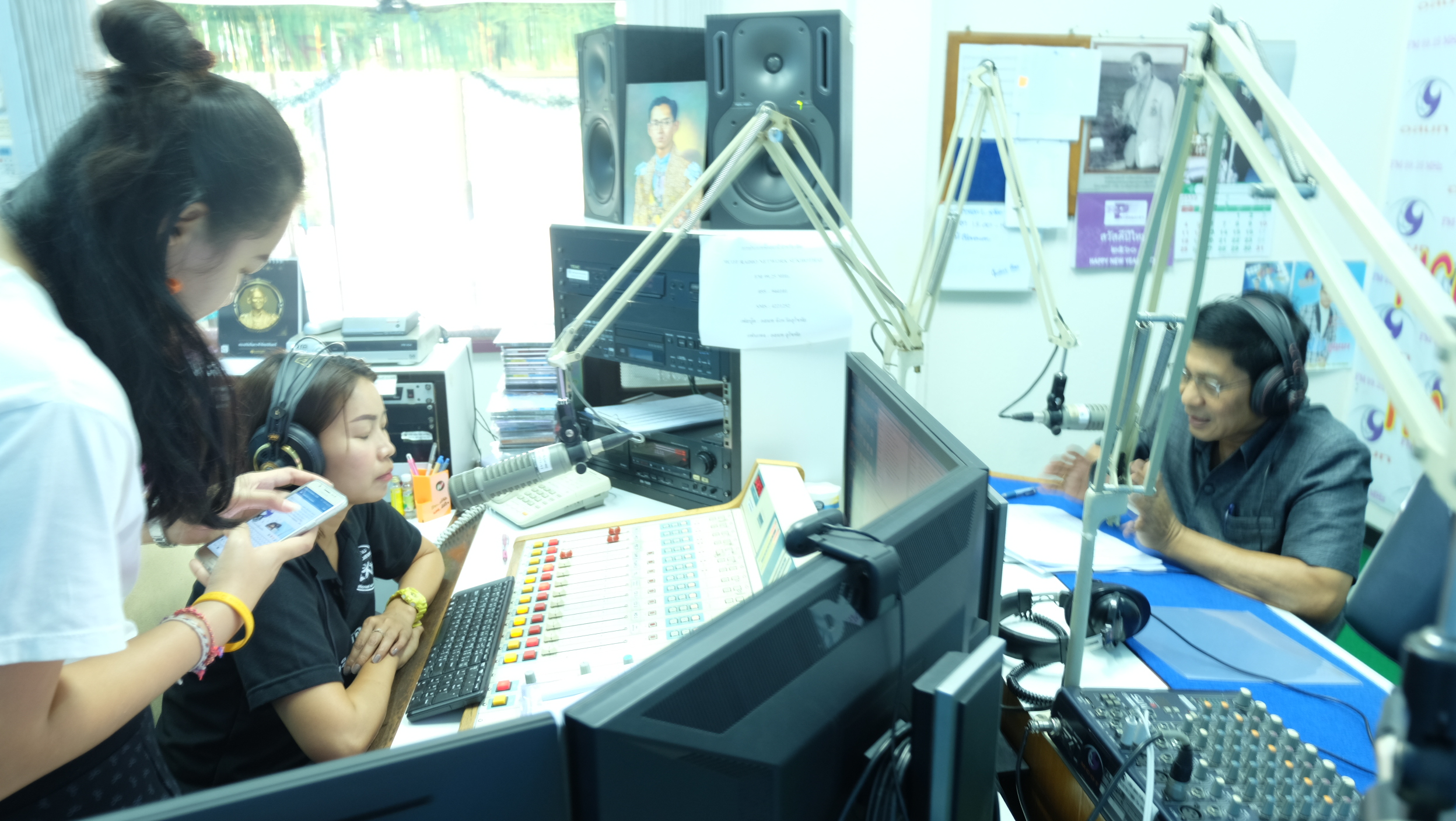 #สุโขทัย ดินแดนแห่งความสุข #วันที่ 27 ธันวาคม  2559 เวลา 13.00 น. นายสุวิน  พึ่งเงิน  พัฒนาการจังหวัดสุโขทัย ได้ให้สัมภาษณ์ทางสถานีวิทยุ อสมท.สุโขทัย โดยคุณนุศราภรณ์  รอดเที่ยง นักจัดรายการวิทยุอาวุโส ในเรื่องการจัดงาน OTOP CITY  ณ เมืองทองธานี การทำ QR C