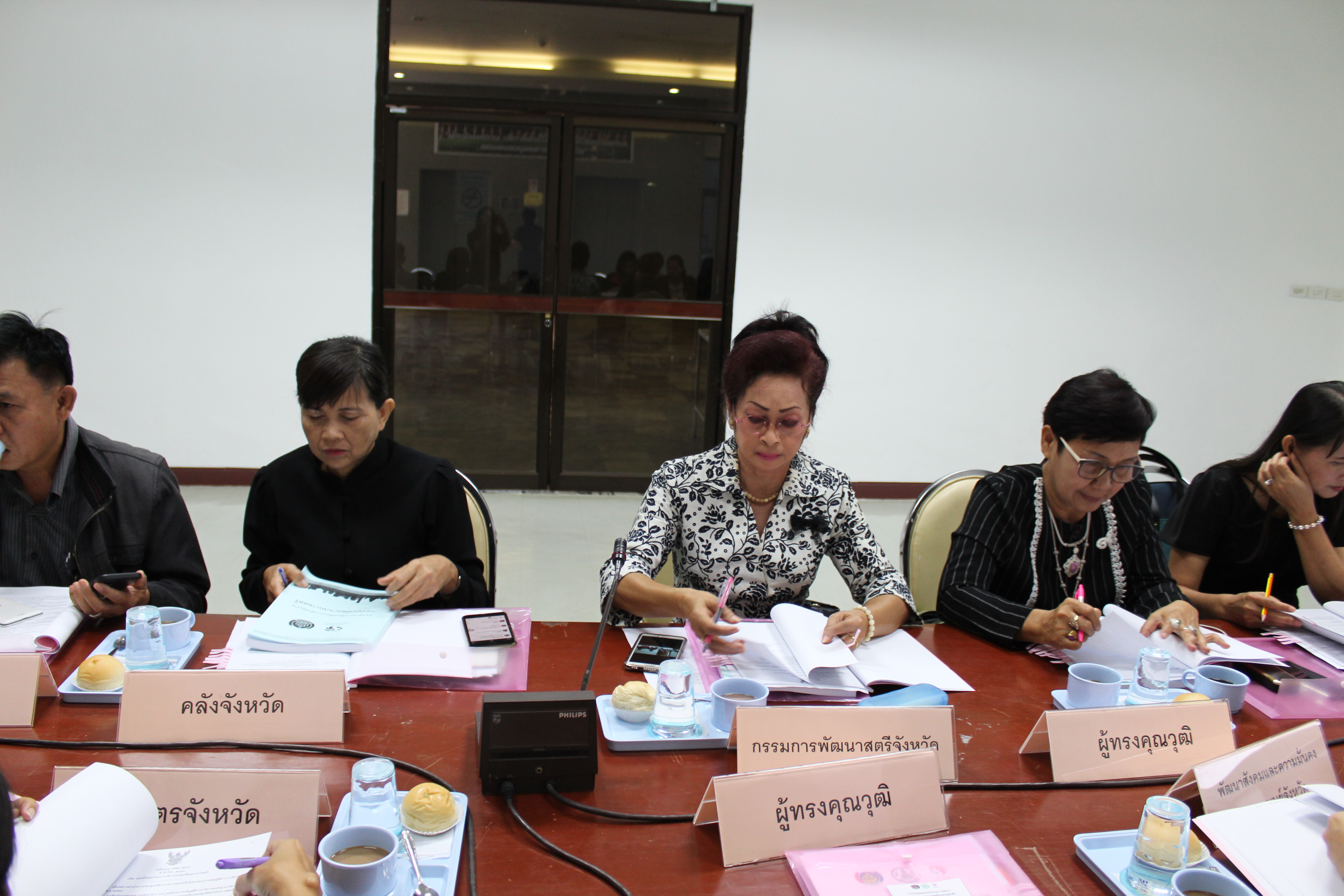 #สุโขทัย ดินแดนแห่งความสุข #วันที่ 28 ธันวาคม  2559 เวลา 09.00น.  นายวรนิติ์  มุตตาหารัช รองผู้ว่าราชการจังหวัดสุโขทัย เป็นประธานในการประชุมคณะอนุกรรมการบริหารกองทุนพัฒนาบทบาทสตรีจังหวัดสุโขทัย ครั้งที่ 1/2560 ณ ห้องประชุมกงไกรลาศ ศาลากลางจังหวัดสุโขทัย