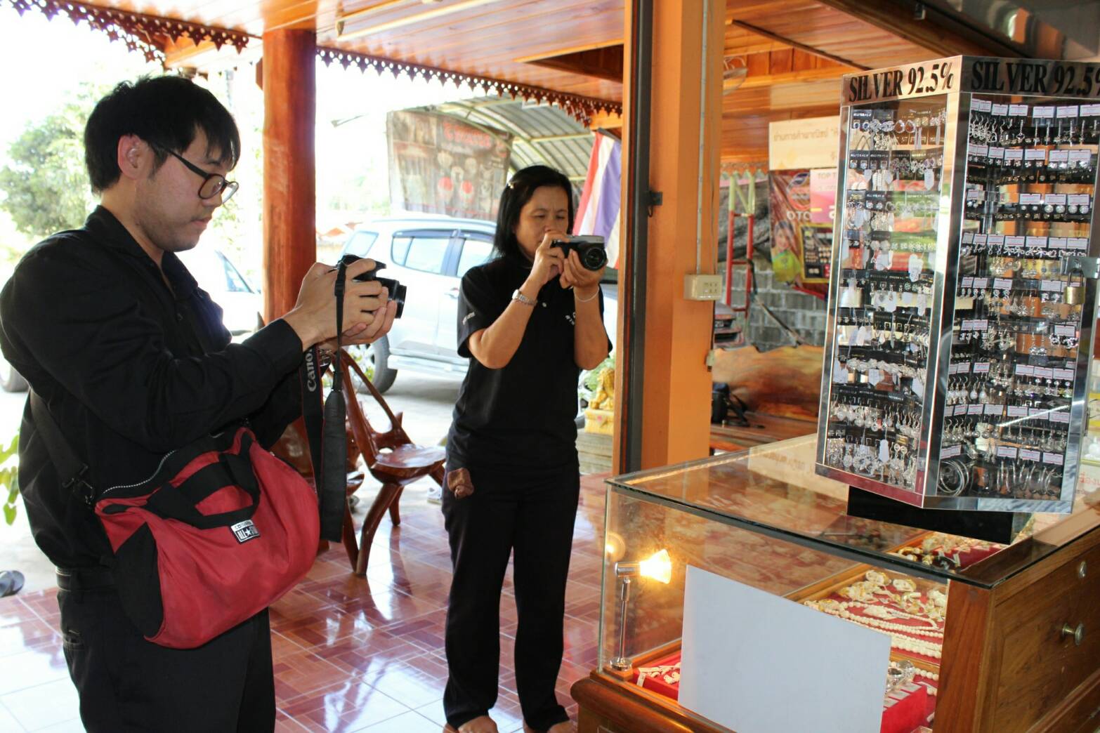 #สุโขทัย ดินแดนแห่งความสุข #วันที่ 28 ธันวาคม  2559 เวลา 13.00 น. นายสุวิน  พึ่งเงิน  พัฒนาการจังหวัดสุโขทัย มอบหมายให้นางสาวศรันยา  วัฒนธงทอง นักวิชาการพัฒนาชุมชนชำนาญการ และนางอโณทัย  แก้วกิ่ง นักวิชาการพัฒนาชุมชนชำนาญการ พร้อมด้วยเจ้าหน้าที่สาธารณสุขอำ