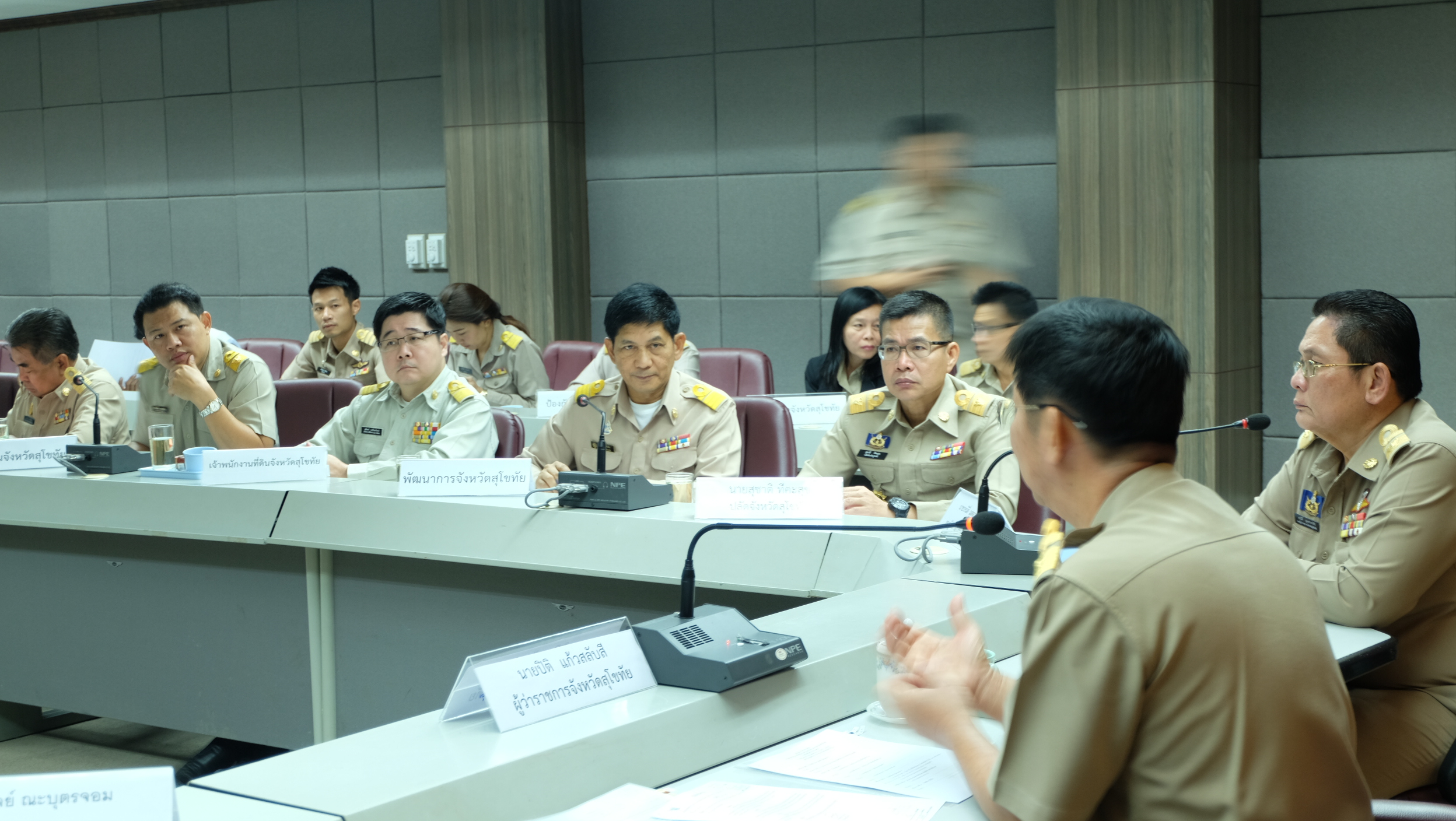 #สุโขทัย ดินแดนแห่งความสุข #วันที่ 29 ธันวาคม  2559 นายปิติ    แก้วสลับสี ผู้ว่าราชการจังหวัดสุโขทัย เป็นประธานในการประชุมหัวหน้าส่วนราชการและนายอำเภอทั้ง 9 อำเภอของจังหวัดสุโขทัย  ณ ห้องประชุมศรีนคร ศาลากลางจังหวัดสุโขทัย ชั้น 3 ซึ่งนายสุวิน  พึ่งเงิน