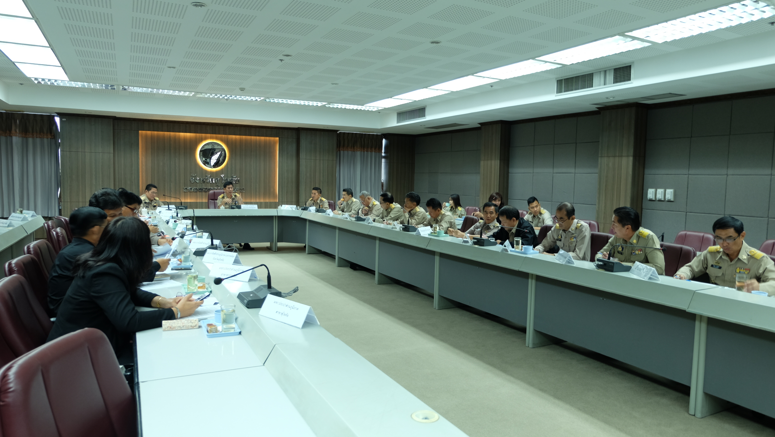 #สุโขทัย ดินแดนแห่งความสุข #วันที่ 29 ธันวาคม  2559 นายปิติ    แก้วสลับสี ผู้ว่าราชการจังหวัดสุโขทัย เป็นประธานในการประชุมหัวหน้าส่วนราชการและนายอำเภอทั้ง 9 อำเภอของจังหวัดสุโขทัย  ณ ห้องประชุมศรีนคร ศาลากลางจังหวัดสุโขทัย ชั้น 3 ซึ่งนายสุวิน  พึ่งเงิน