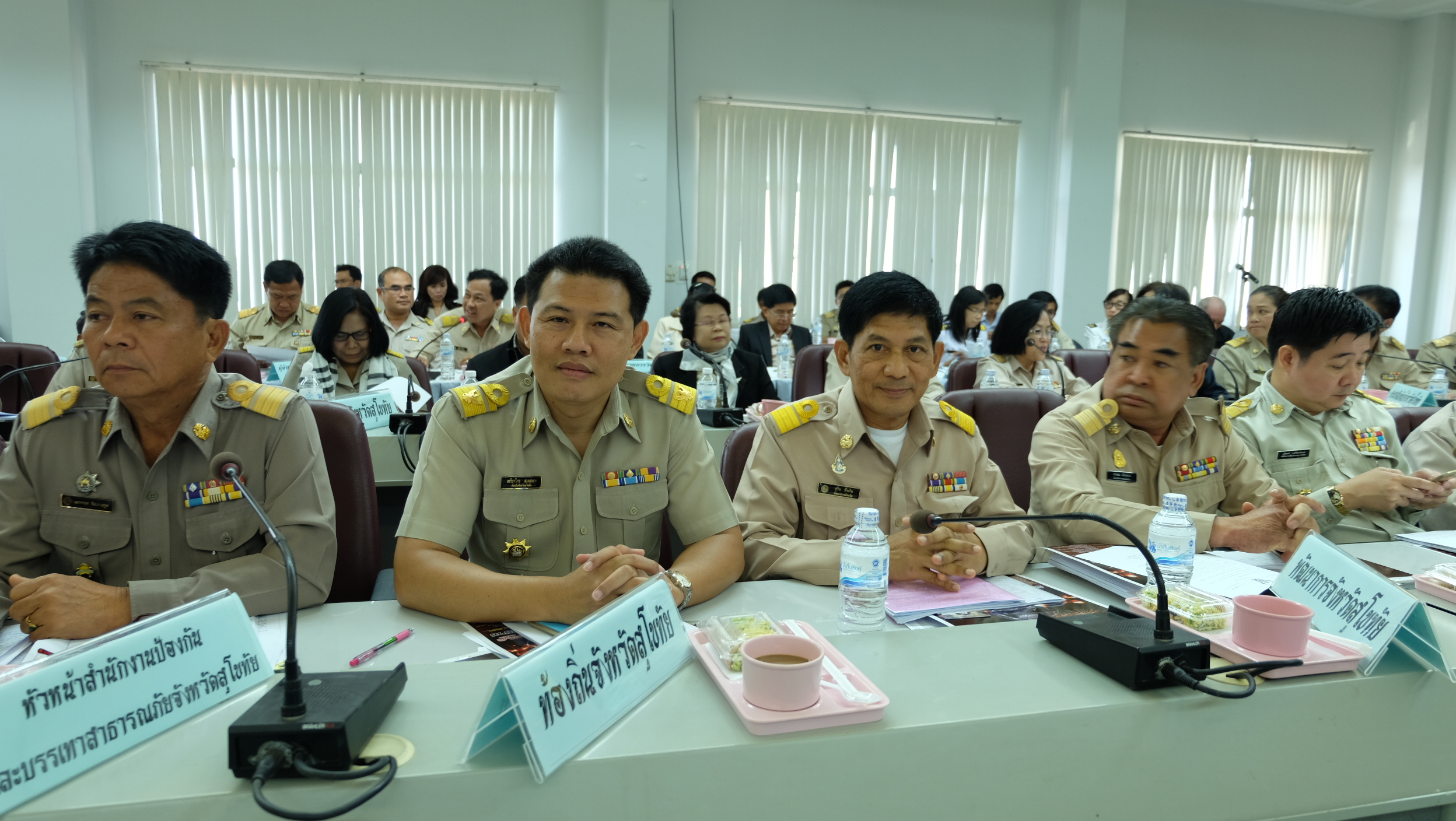 #สุโขทัย ดินแดนแห่งความสุข #วันที่ 29 ธันวาคม  2559 นายปิติ    แก้วสลับสี ผู้ว่าราชการจังหวัดสุโขทัย เป็นประธานในการประชุมกรมการจังหวัดครั้งที่ 12  ณ ห้องประชุมศรีสัชนาลัย ศาลากลางจังหวัดสุโขทัย ชั้น 5 ซึ่งนายสุวิน  พึ่งเงิน  พัฒนาการจังหวัดสุโขทัย  ได้ชี