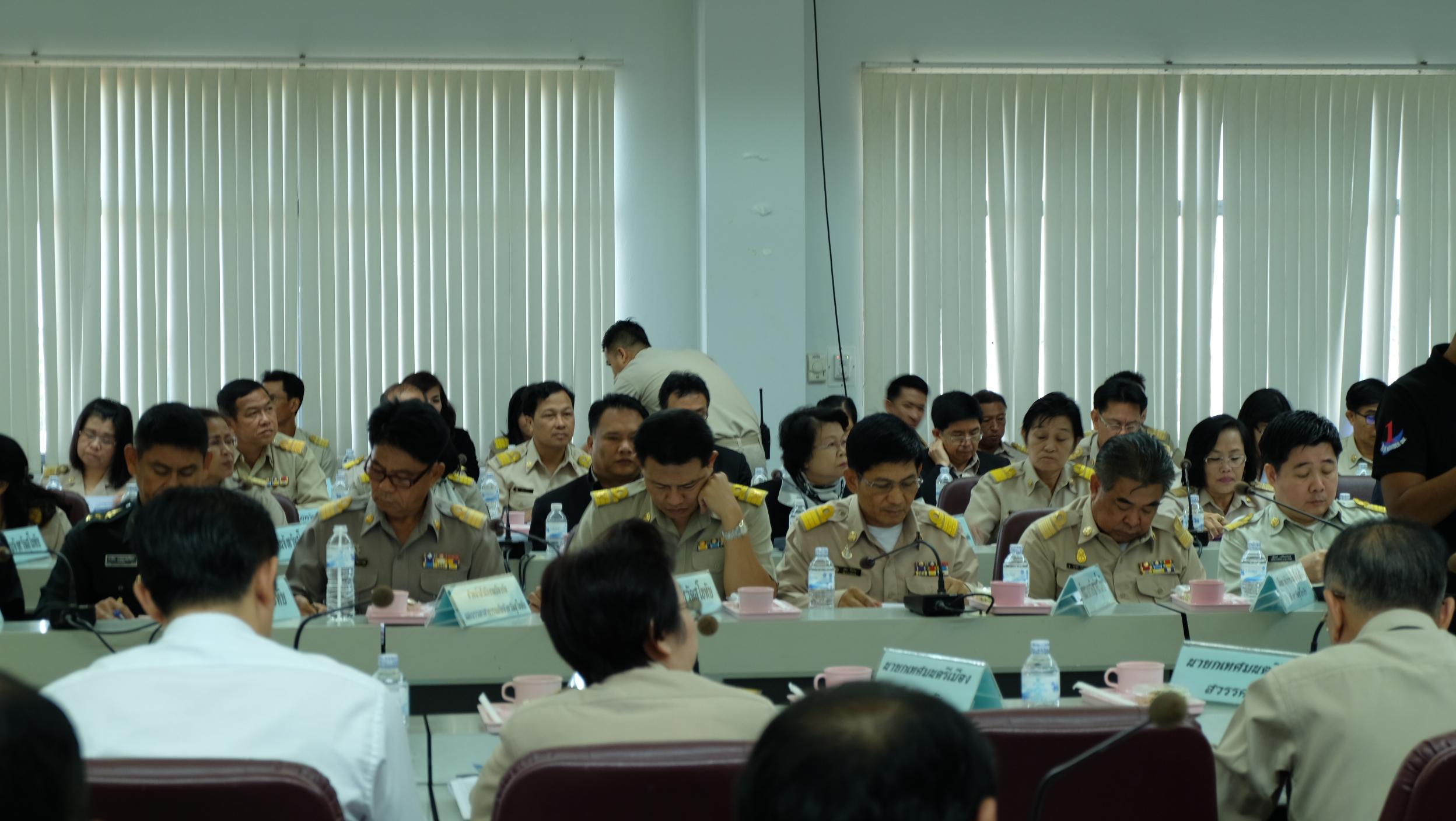 #สุโขทัย ดินแดนแห่งความสุข #วันที่ 29 ธันวาคม  2559 นายปิติ    แก้วสลับสี ผู้ว่าราชการจังหวัดสุโขทัย เป็นประธานในการประชุมกรมการจังหวัดครั้งที่ 12  ณ ห้องประชุมศรีสัชนาลัย ศาลากลางจังหวัดสุโขทัย ชั้น 5 ซึ่งนายสุวิน  พึ่งเงิน  พัฒนาการจังหวัดสุโขทัย  ได้ชี