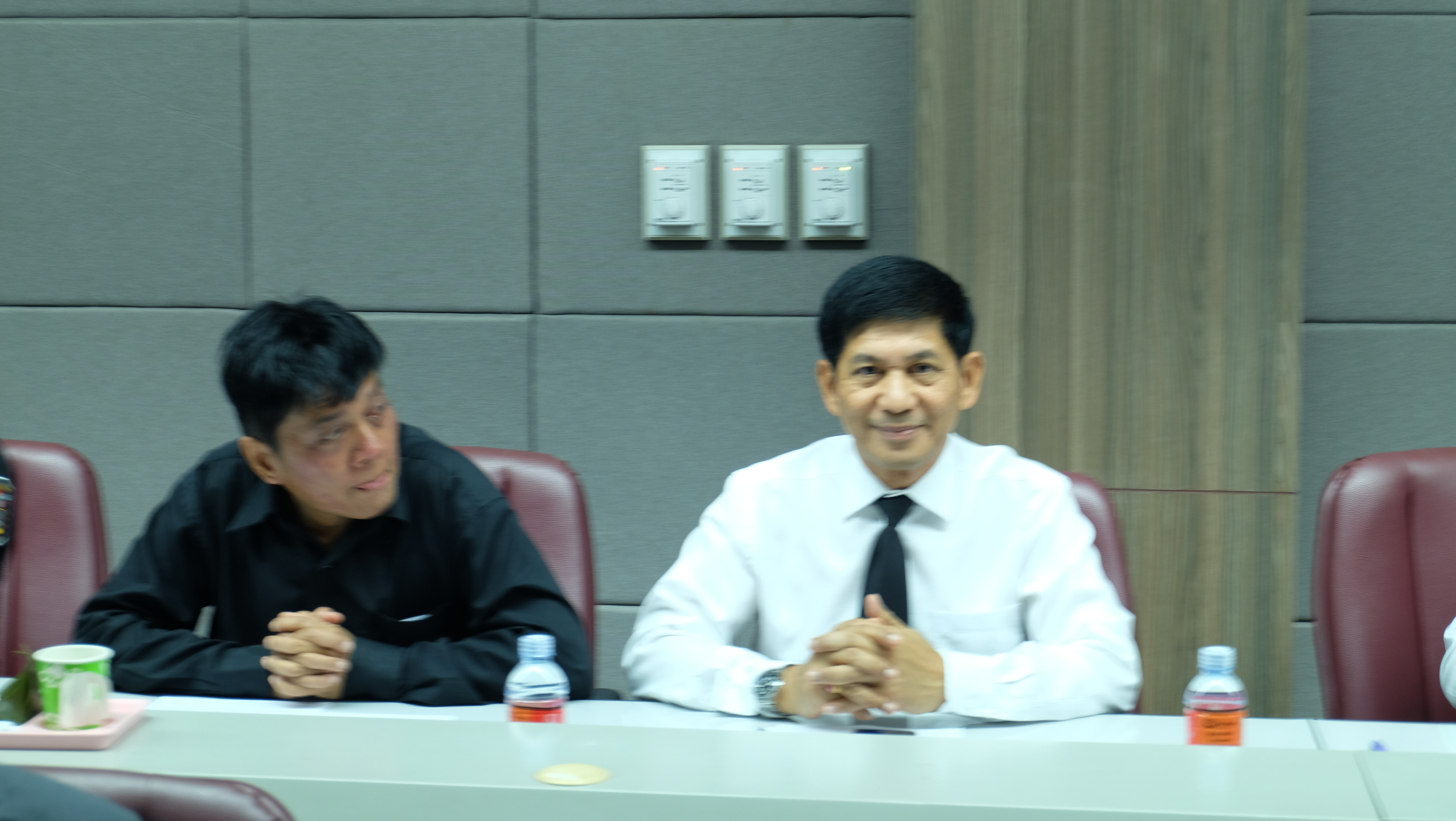 #สุโขทัย ดินแดนแห่งความสุข #วันที่ 30 ธันวาคม  2559 เวลา 08.30 น. นายปิติ  แก้วสลับสี ผู้ว่าราชการจังหวัดสุโขทัย เป็นประธานในการประชุมติดตามและประเมินผลการป้องกันและลดอุบัติเหตุทางถนน ช่วงเทศกาลปีใหม่ 2560 จังหวัดสุโขทัย โดยมีทุกภาคส่วนเข้าประชุม ณ ห้องป