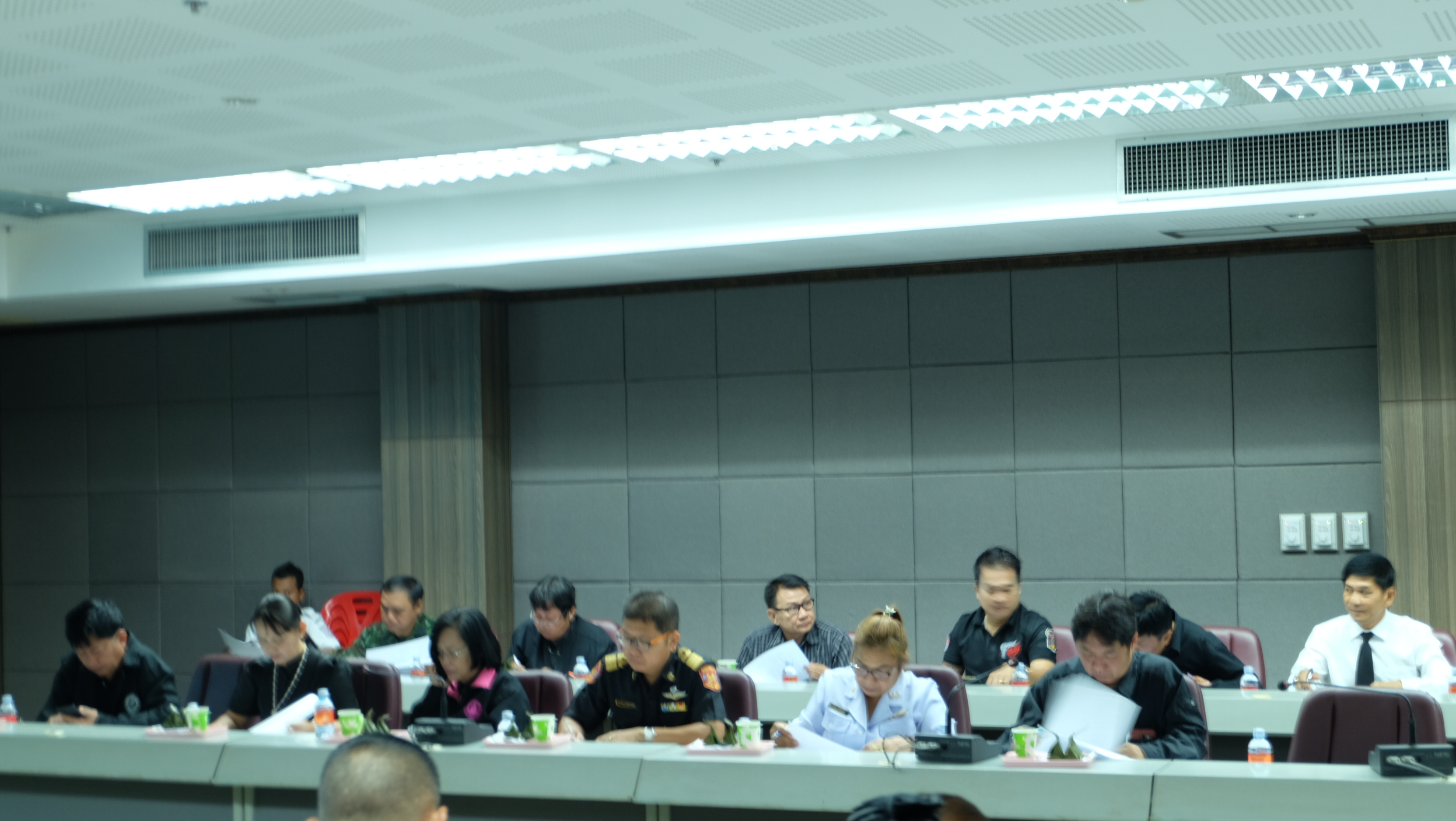 #สุโขทัย ดินแดนแห่งความสุข #วันที่ 30 ธันวาคม  2559 เวลา 08.30 น. นายปิติ  แก้วสลับสี ผู้ว่าราชการจังหวัดสุโขทัย เป็นประธานในการประชุมติดตามและประเมินผลการป้องกันและลดอุบัติเหตุทางถนน ช่วงเทศกาลปีใหม่ 2560 จังหวัดสุโขทัย โดยมีทุกภาคส่วนเข้าประชุม ณ ห้องป