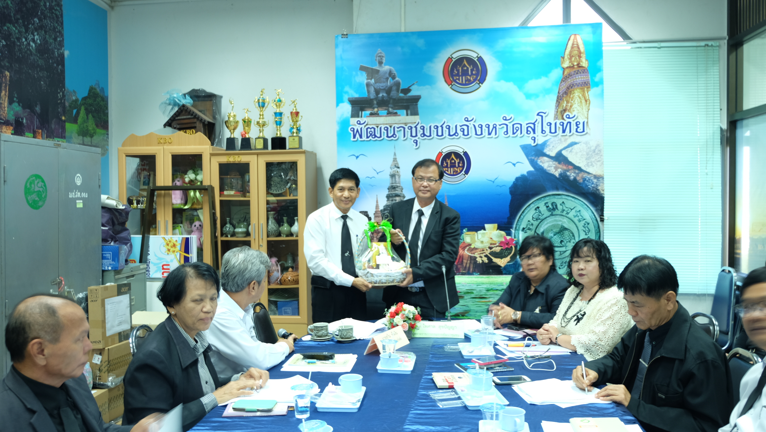 #สุโขทัย ดินแดนแห่งความสุข #วันที่ 30 ธันวาคม  2559 เวลา 09.30 น. ดร.ไพศาล  สุขปัญญา ผู้ตรวจราชการกรมการพัฒนาชุมชน ได้มาตรวจเยี่ยมการขับเคลื่อนงานของเขตตรวจราชการที่ 17 จังหวัดสุโขทัย โดยมีนายสุวิน  พึ่งเงิน  พัฒนาการจังหวัดสุโขทัย หัวหน้ากลุ่มงาน/ฝ่าย พ