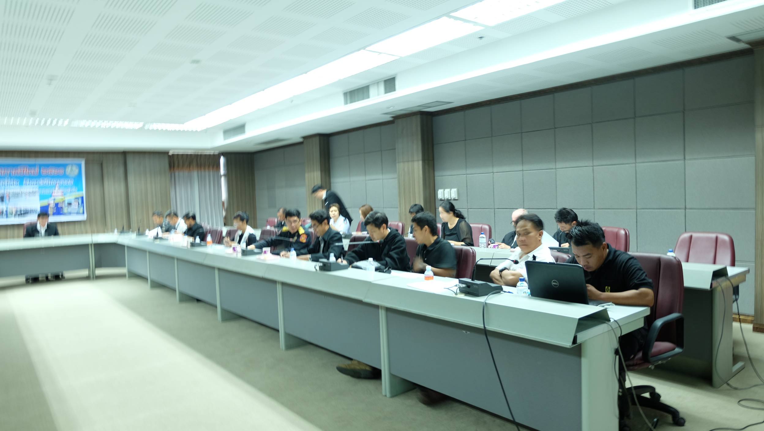 #สุโขทัย ดินแดนแห่งความสุข #วันที่ 4 มกราคม  25560  นายปิติ  แก้วสลับสี ผู้ว่าราชการจังหวัดสุโขทัย ได้เป็นประธานใจการประชุมป้องกันและลดอุบัติเหตุทางถนนช่วงปีใหม่ ปี 2560 ณ ห้องประชุมศรีนคร ศาลากลางจังหวัดสุโขทัย ชั้น 3 ซึ่งในวันนี้นายสุวิน  พึ่งเงิน พัฒน