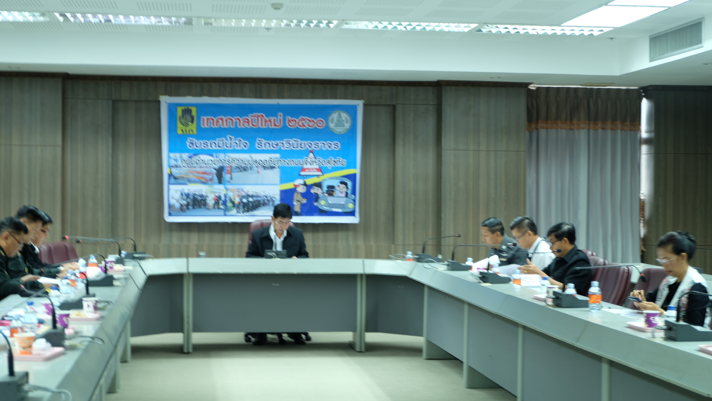 #สุโขทัย ดินแดนแห่งความสุข #วันที่ 4 มกราคม  25560  นายปิติ  แก้วสลับสี ผู้ว่าราชการจังหวัดสุโขทัย ได้เป็นประธานใจการประชุมป้องกันและลดอุบัติเหตุทางถนนช่วงปีใหม่ ปี 2560 ณ ห้องประชุมศรีนคร ศาลากลางจังหวัดสุโขทัย ชั้น 3 ซึ่งในวันนี้นายสุวิน  พึ่งเงิน พัฒน