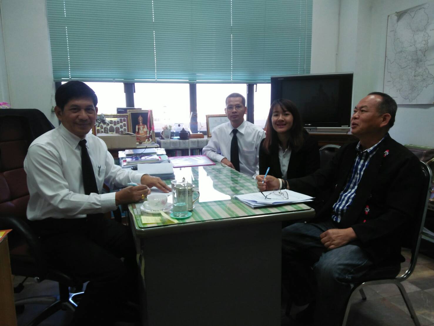 #สุโขทัย ดินแดนแห่งความสุข #วันที่ 4 มกราคม 2560 เวลา 11.30 น. ที่ห้องพัฒนาการสุโขทัย คณะผู้บริหารบริษัทประชารัฐรักสามัคคีสุโขทัย จำกัด ได้พานางสาวศิรินภา  สิทธิวงศ์ นักพัฒนาธุรกิจชุมชน บริษัทประชารัฐรักสามัคคี (ประเทศไทย) จำกัด เข้ารายงานตัวต่อนายสุวิน