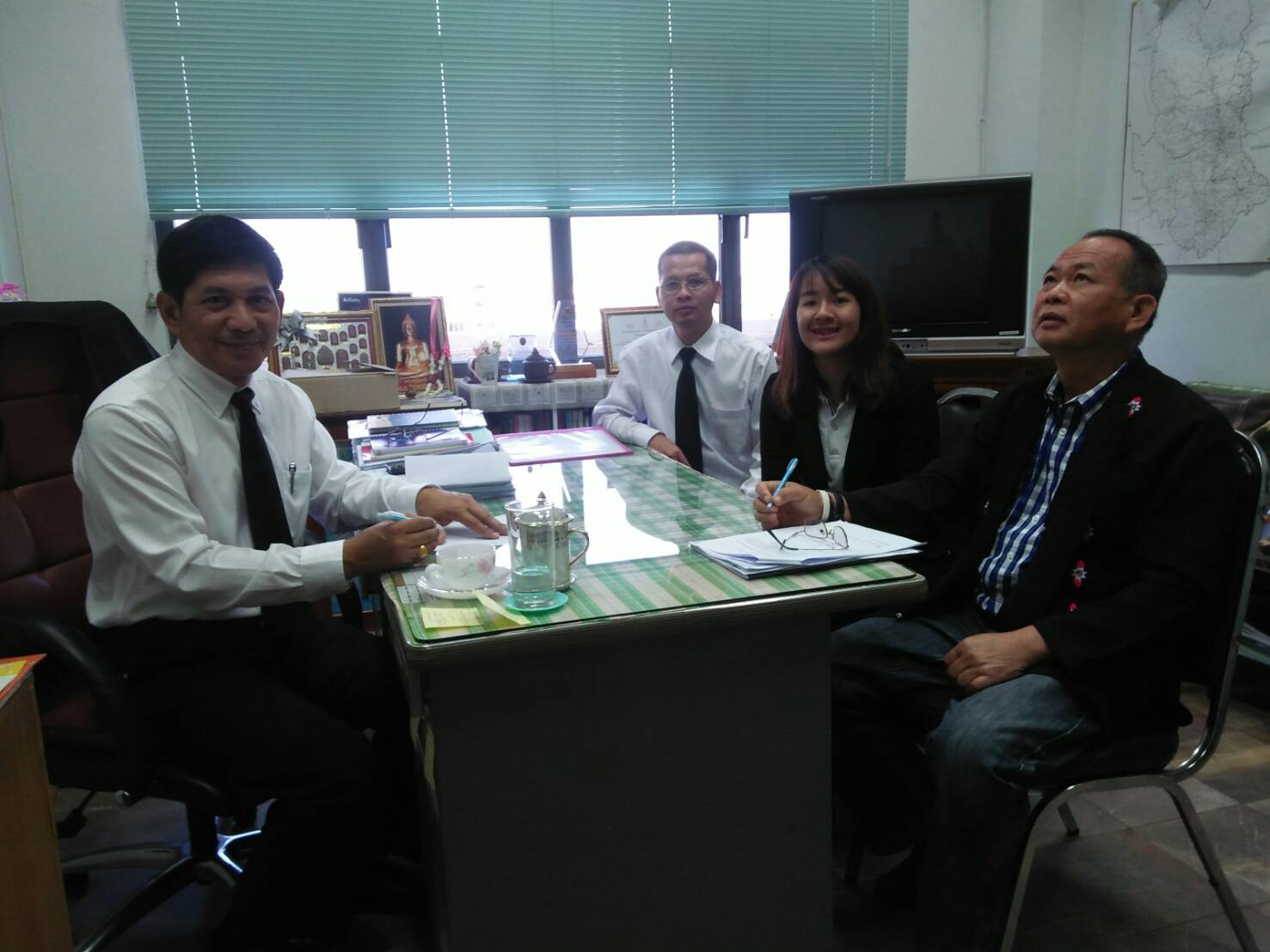 #สุโขทัย ดินแดนแห่งความสุข #วันที่ 4 มกราคม 2560 เวลา 11.30 น. ที่ห้องพัฒนาการสุโขทัย คณะผู้บริหารบริษัทประชารัฐรักสามัคคีสุโขทัย จำกัด ได้พานางสาวศิรินภา  สิทธิวงศ์ นักพัฒนาธุรกิจชุมชน บริษัทประชารัฐรักสามัคคี (ประเทศไทย) จำกัด เข้ารายงานตัวต่อนายสุวิน