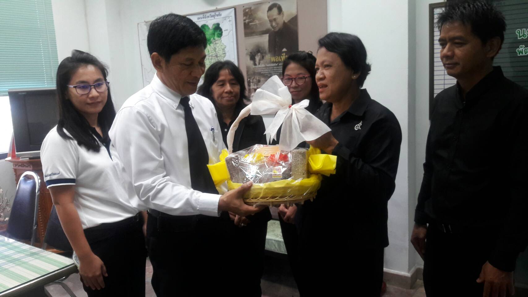 #สุโขทัย ดินแดนแห่งความสุข #วันที่ 4 มกราคม 2560 สำนักงานพัฒนาชุมชนทั้ง 9 อำเภอเข้าอวยพรปีใหม่ 2560 แด่นายสุวิน  พึ่งเงิน พัฒนาการจังหวัดสุโขทัย ณ ห้องพัฒนาการจังหวัดสุโขทัย (ข่าวโดยสถานีข่าว พช. CNS จังหวัดสุโขทัย รายงาน)