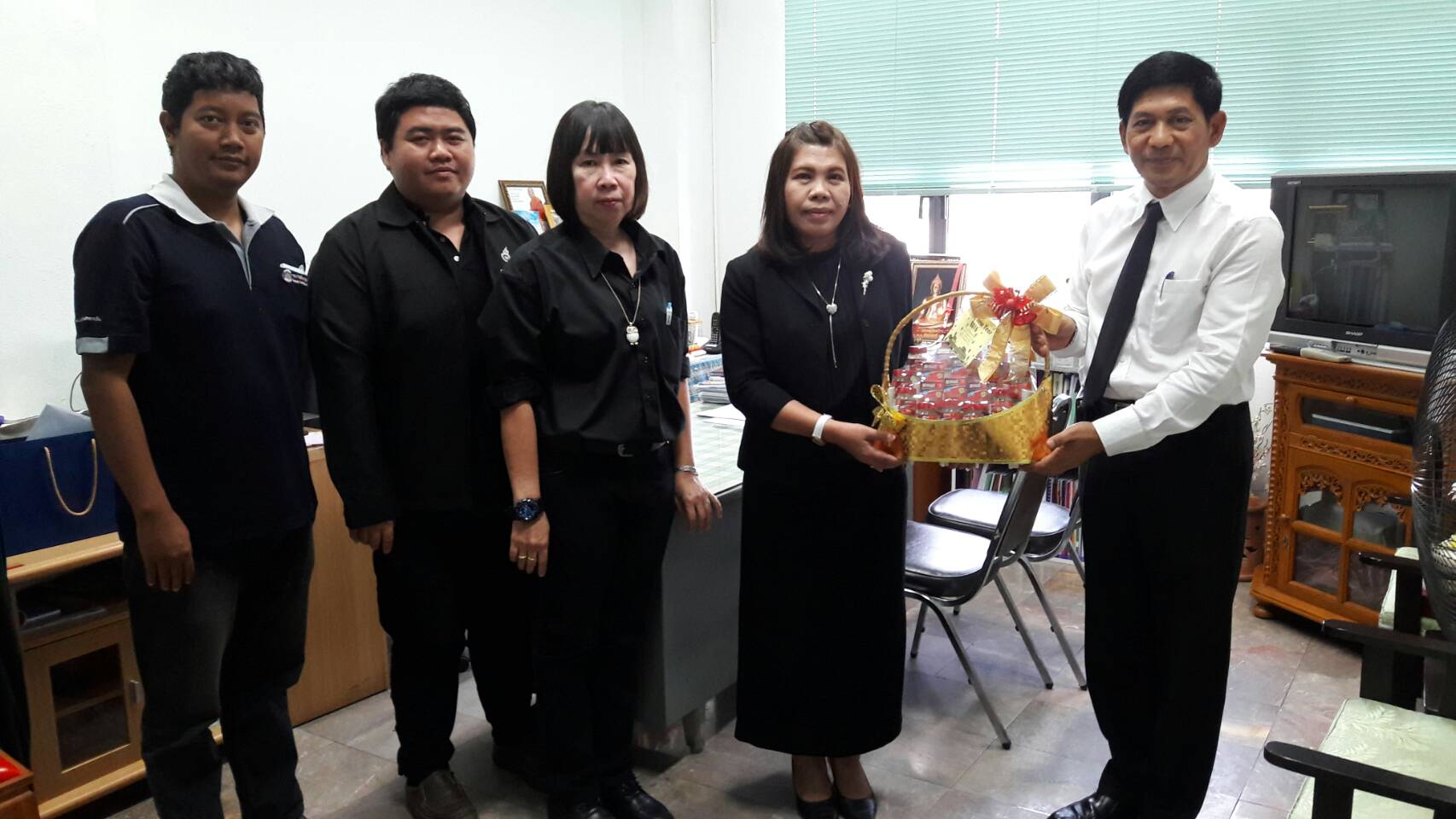 #สุโขทัย ดินแดนแห่งความสุข #วันที่ 6 มกราคม  2560 ข้าราชการสำนักงานพัฒนาชุมอำเภอศรีสัชนาลัย อำเภอกงไกรลาศ อำเภอคีรีมาศ อำเภอศรีนคร ได้เข้าพบนายสุวิน  พึ่งเงิน  พัฒนาการจังหวัดสุโขทัย เพื่อนำกระเช้าสวัสดีและรับพรเนื่องในวันปีใหม่ 2560 (ข่าวโดยสถานีข่าวพช.