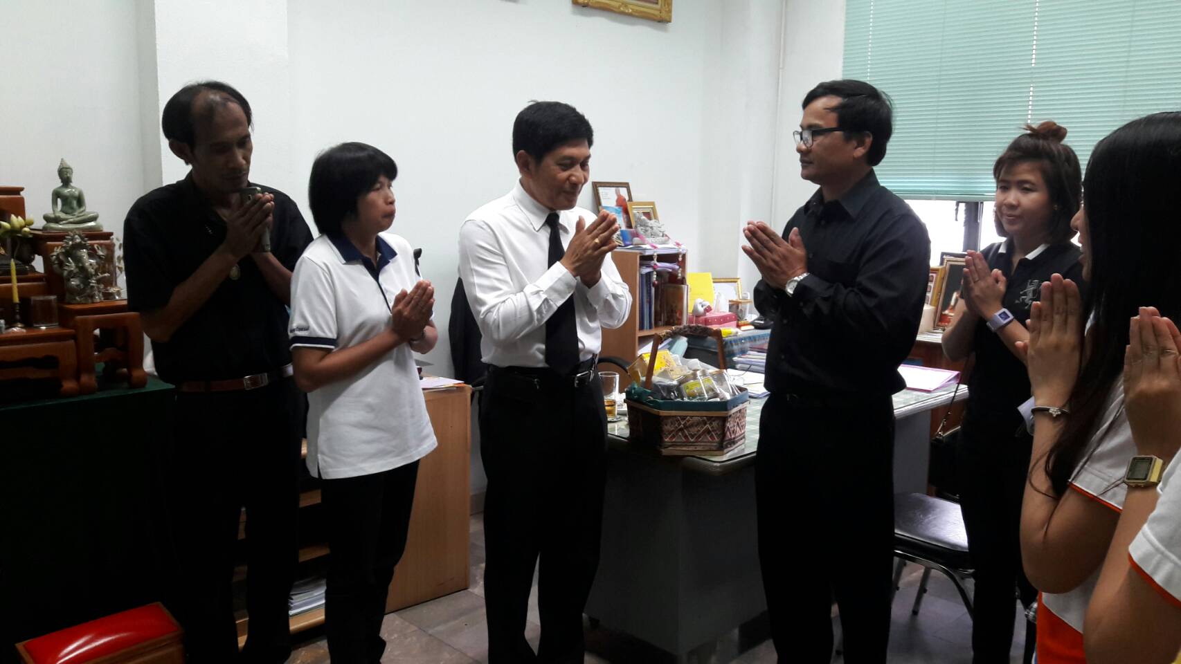 #สุโขทัย ดินแดนแห่งความสุข #วันที่ 6 มกราคม  2560 ข้าราชการสำนักงานพัฒนาชุมอำเภอศรีสัชนาลัย อำเภอกงไกรลาศ อำเภอคีรีมาศ อำเภอศรีนคร ได้เข้าพบนายสุวิน  พึ่งเงิน  พัฒนาการจังหวัดสุโขทัย เพื่อนำกระเช้าสวัสดีและรับพรเนื่องในวันปีใหม่ 2560 (ข่าวโดยสถานีข่าวพช.