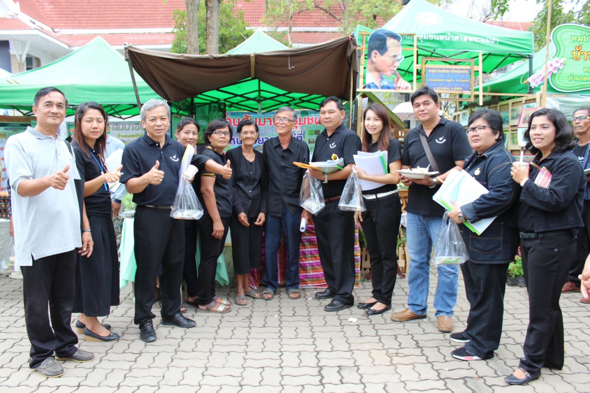 #สุโขทัย ดินแดนแห่งความสุข #จังหวัดสุโขทัยโดยสำนักงานพัฒนาชุมชนจังหวัดสุโขทัย จัดงานมหกรรม “ตามรอยเท้าพ่อ ชุมชนเข้มแข็งด้วยปรัชญาของเศรษฐกิจพอเพียง” เมื่อวันที่ 10 มกราคม  2560 เวลา 09.00-12.00 น. จะเป็นการประกวดหมู่บ้านสัมมาชีพชุมชน โดยมีสำนักงานพัฒนาชุม