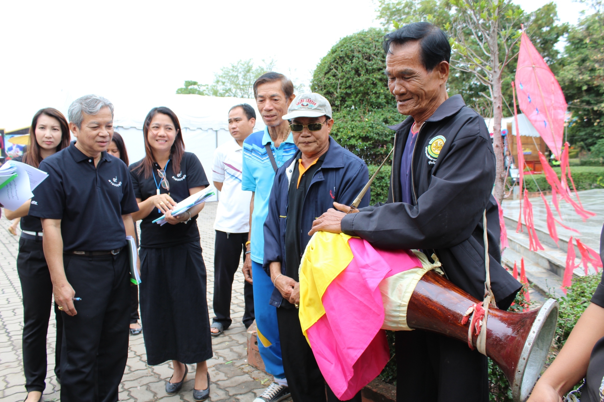 #สุโขทัย ดินแดนแห่งความสุข #จังหวัดสุโขทัยโดยสำนักงานพัฒนาชุมชนจังหวัดสุโขทัย จัดงานมหกรรม “ตามรอยเท้าพ่อ ชุมชนเข้มแข็งด้วยปรัชญาของเศรษฐกิจพอเพียง” เมื่อวันที่ 10 มกราคม  2560 เวลา 09.00-12.00 น. จะเป็นการประกวดหมู่บ้านสัมมาชีพชุมชน โดยมีสำนักงานพัฒนาชุม